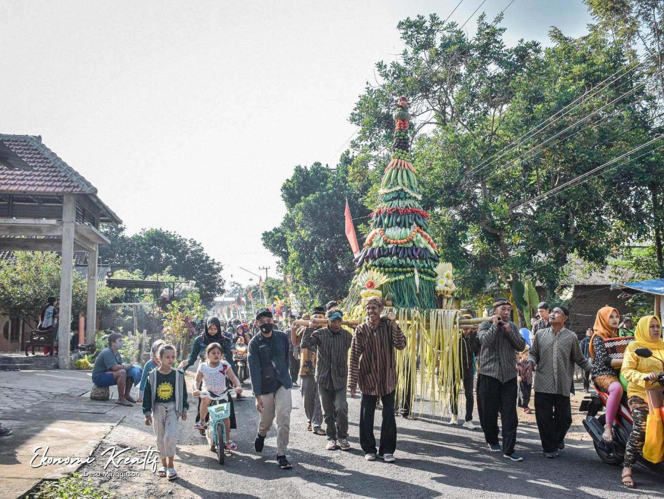Kirab Ageng Bersih Desa Minggirsari