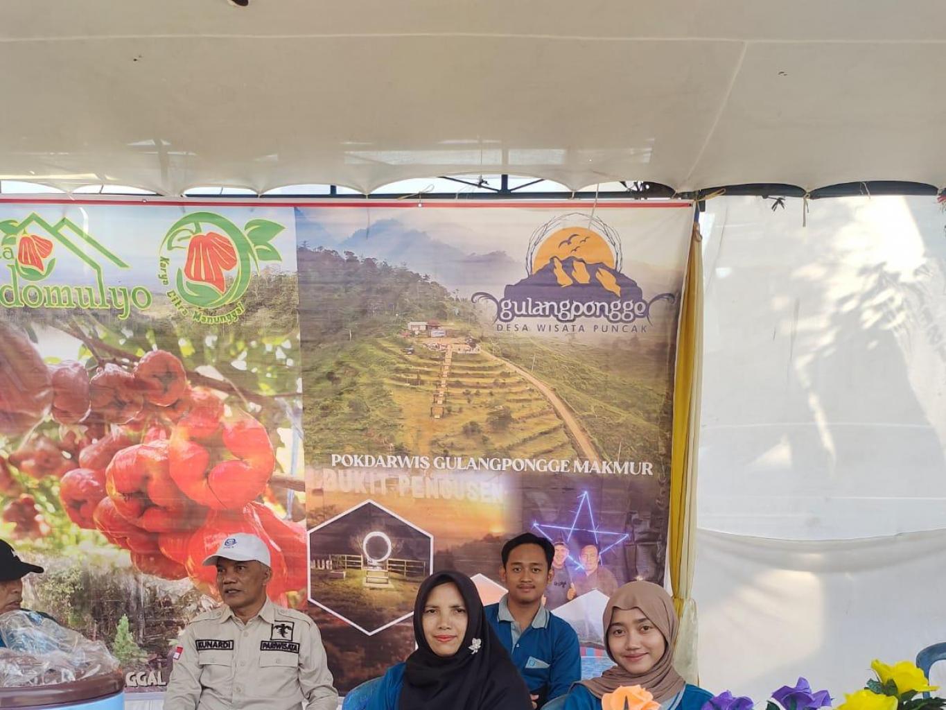 Wisata Edukasi Pembuatan Hiasan Bunga Plastik Mbah Rayi