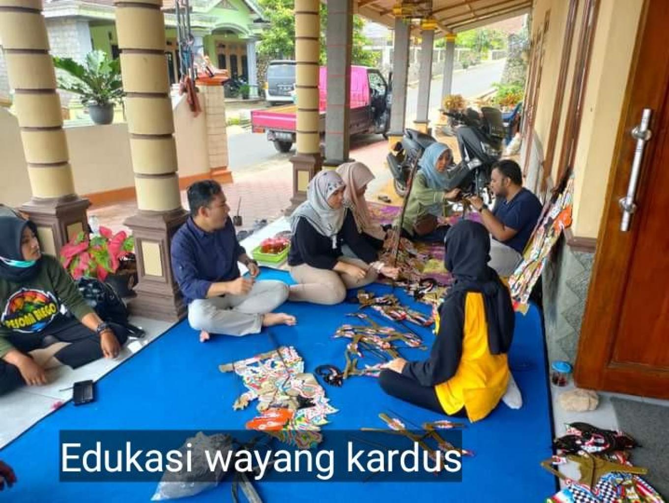 EDUKASI WAYANG KARDUS