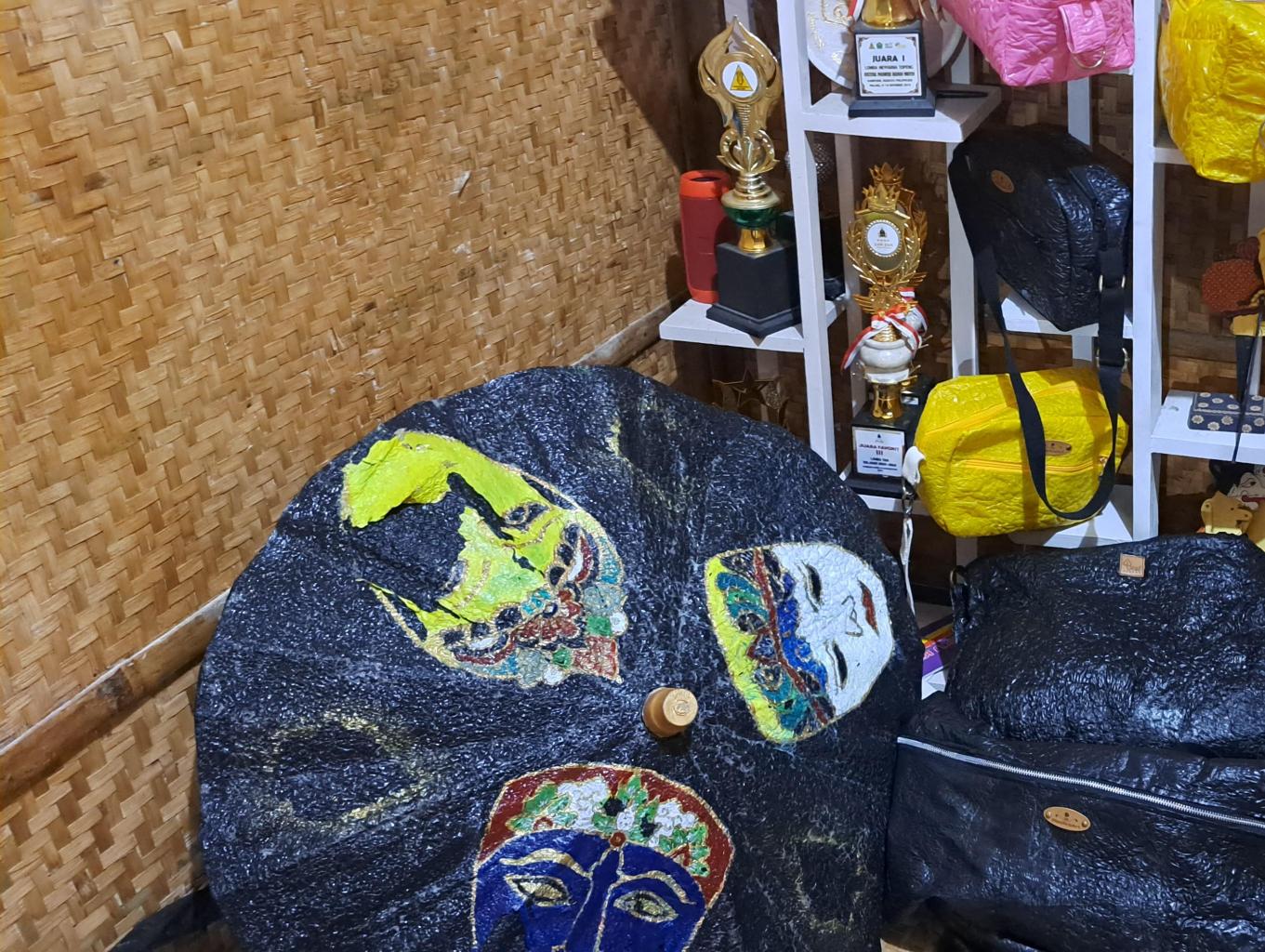 Aksesoris Upcycle/Daur Ulang Sampah