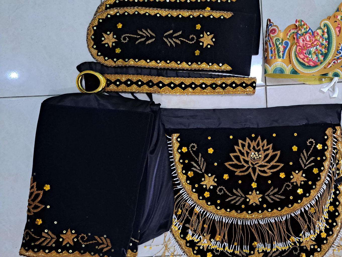 Kostum Tari Topeng