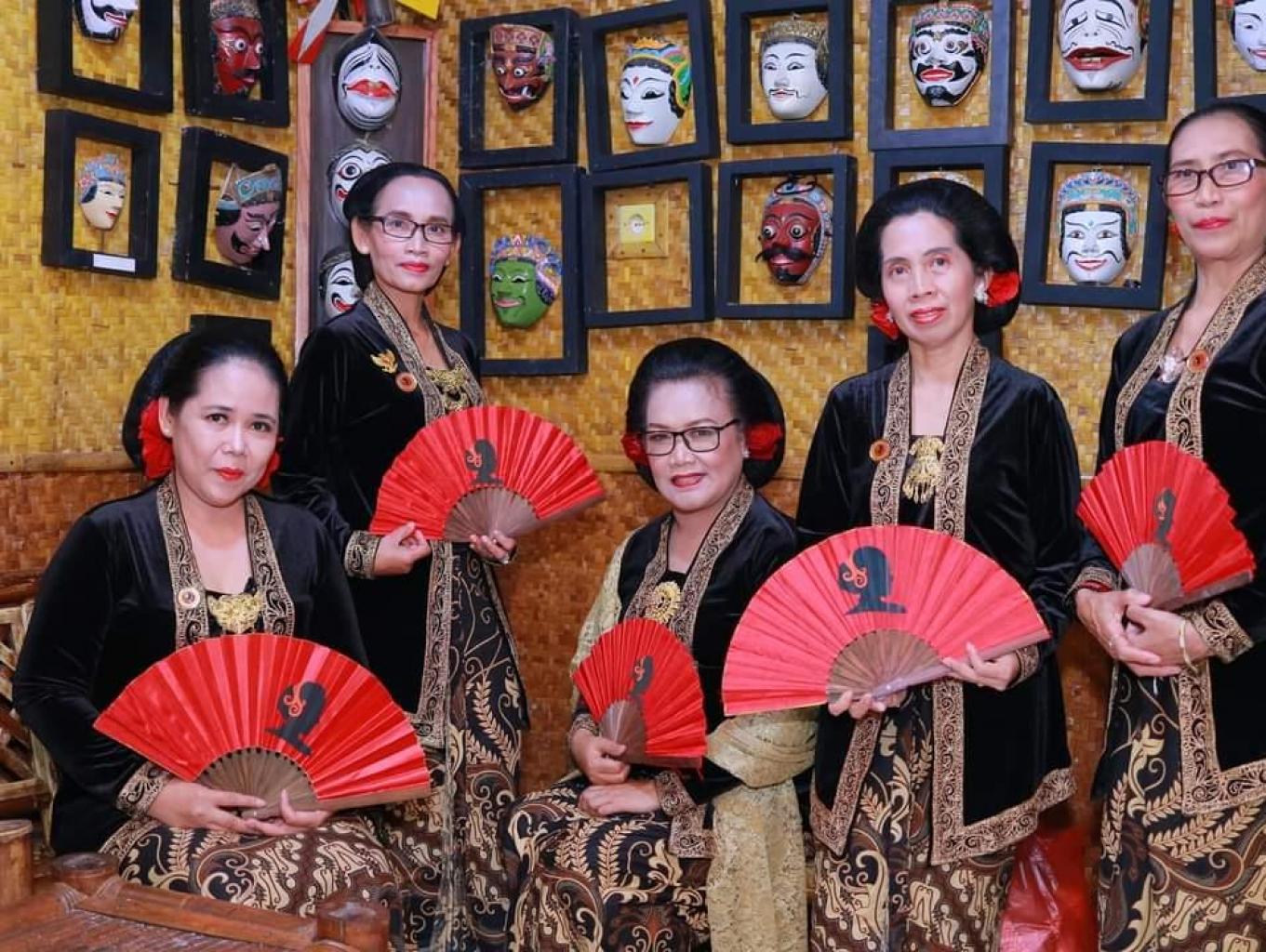 Festival Perempuan Berkebaya
