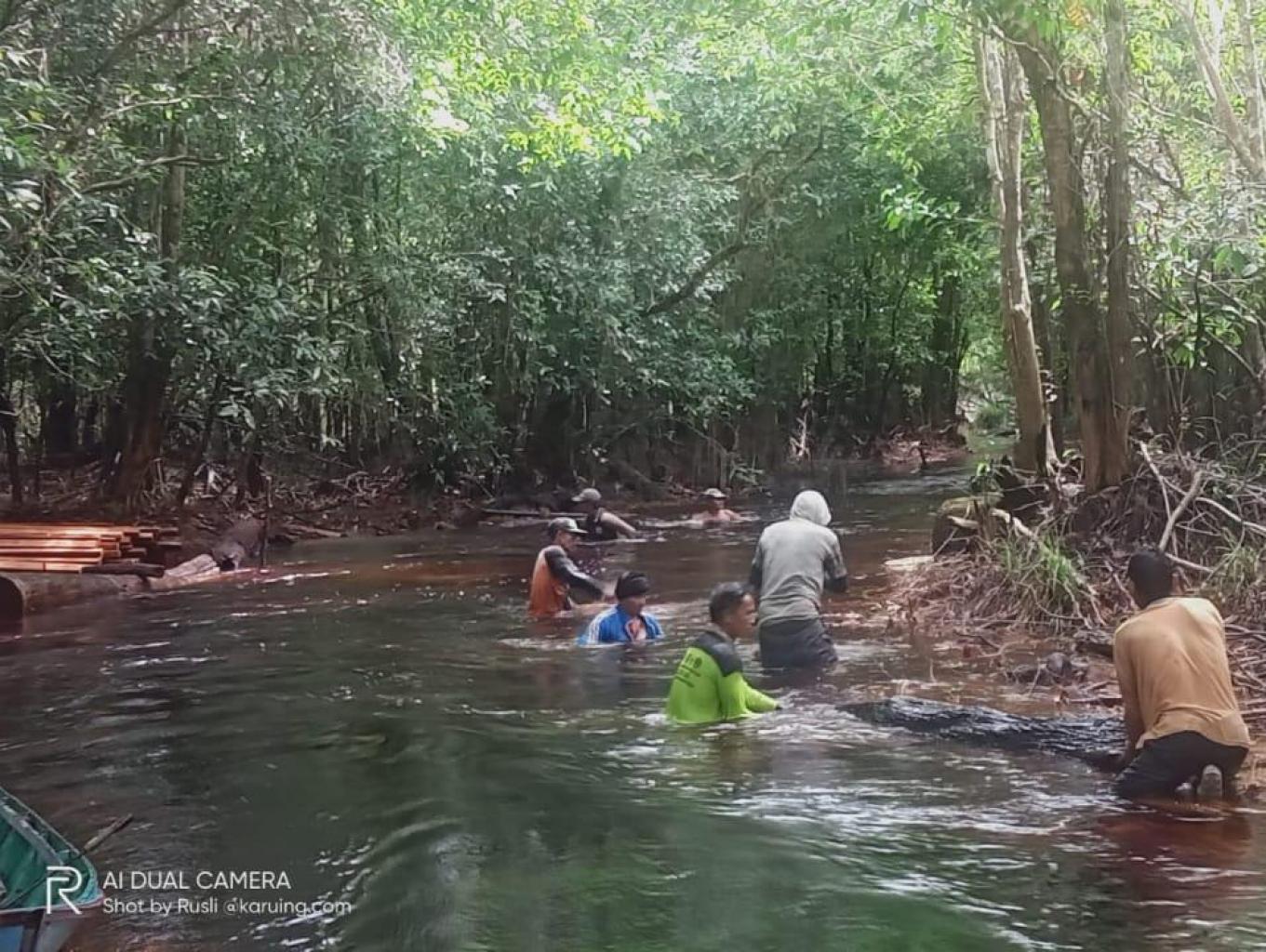 Gotong Royong Pembersihan Aliran Sungai