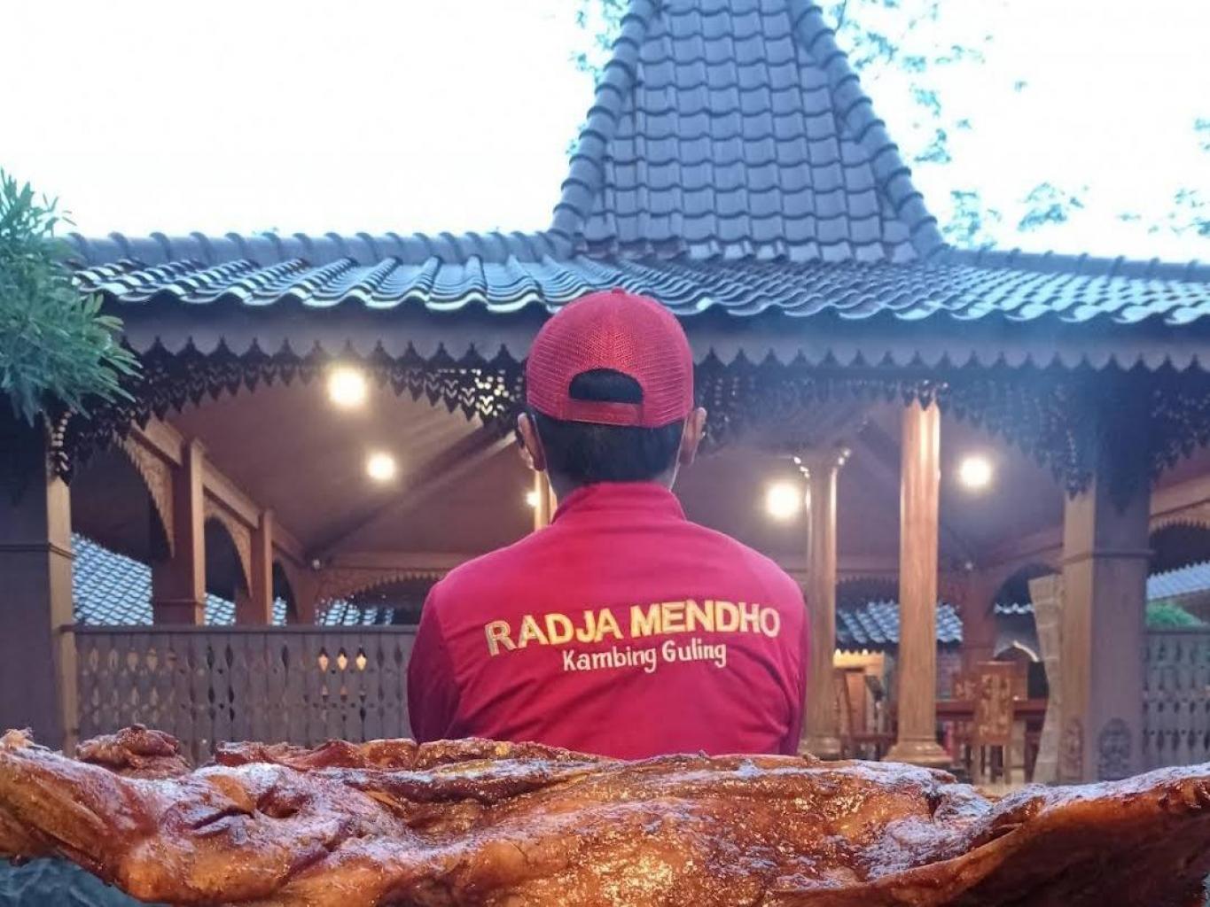 Kambing Guling Radja Mendho