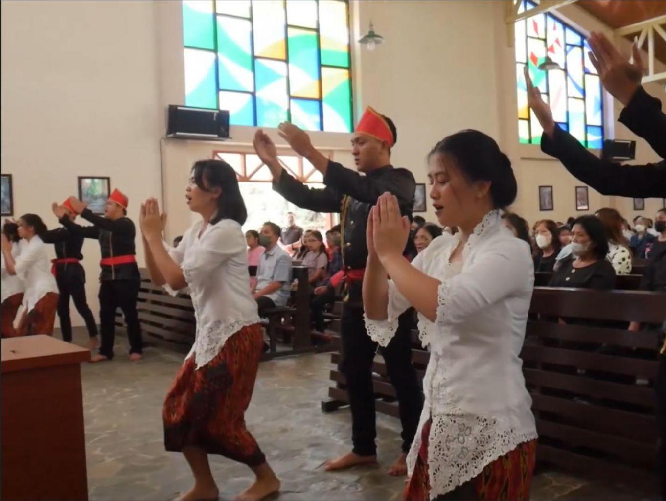 Wisata Religi (Ibadah/Misa Inkulturasi Minahasa)