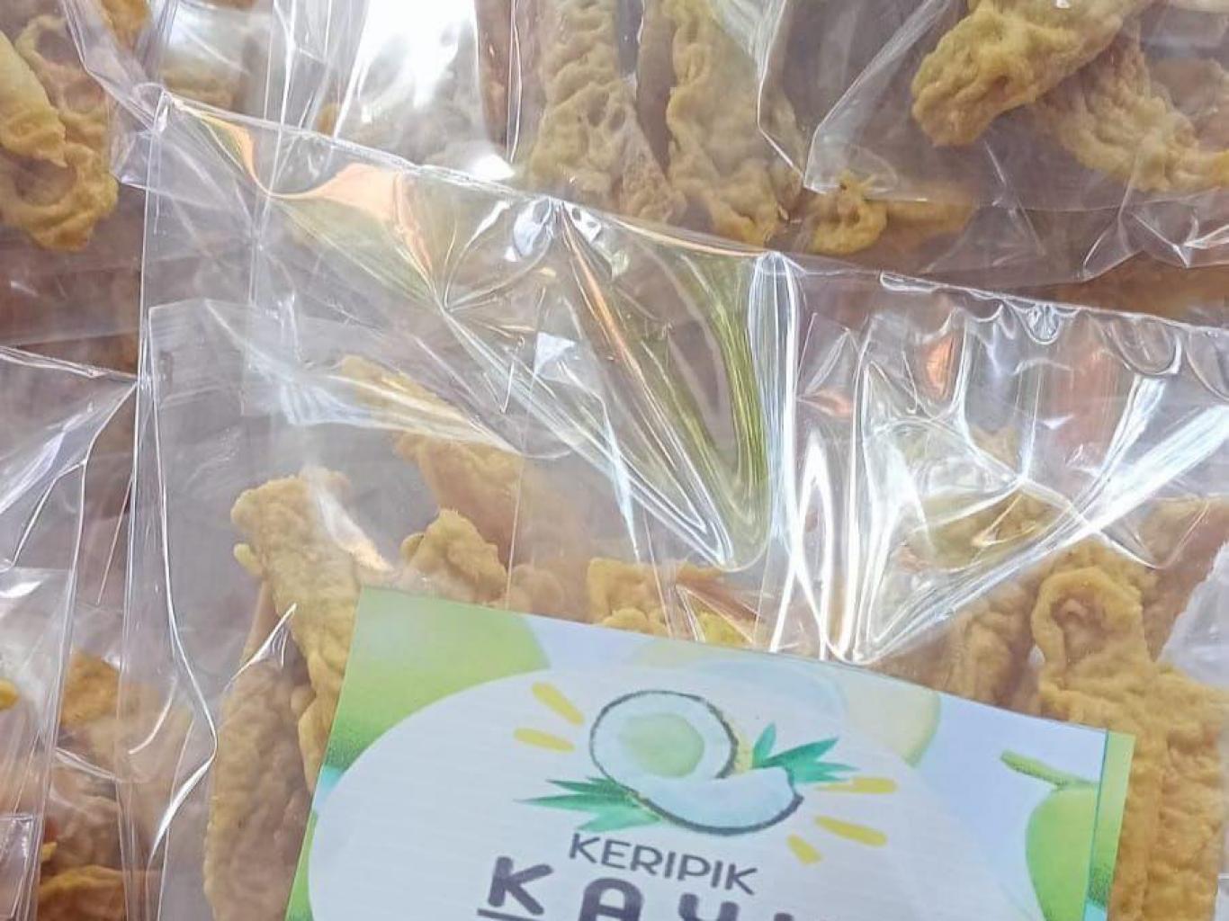Keripik Kelapa Kayu khas Desa Wisata Bakas