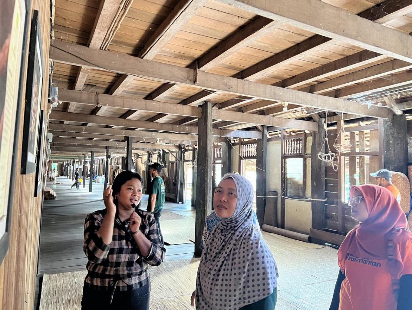 Belajar Budaya di Rumah Betang Sungai Utik