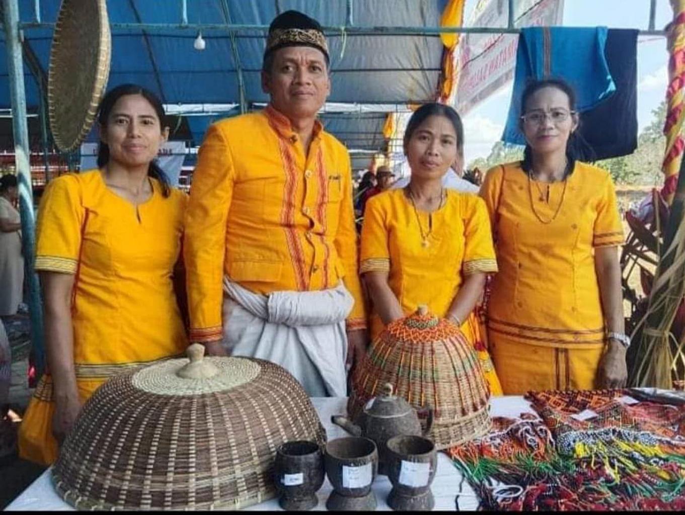 tudung saji manik manik