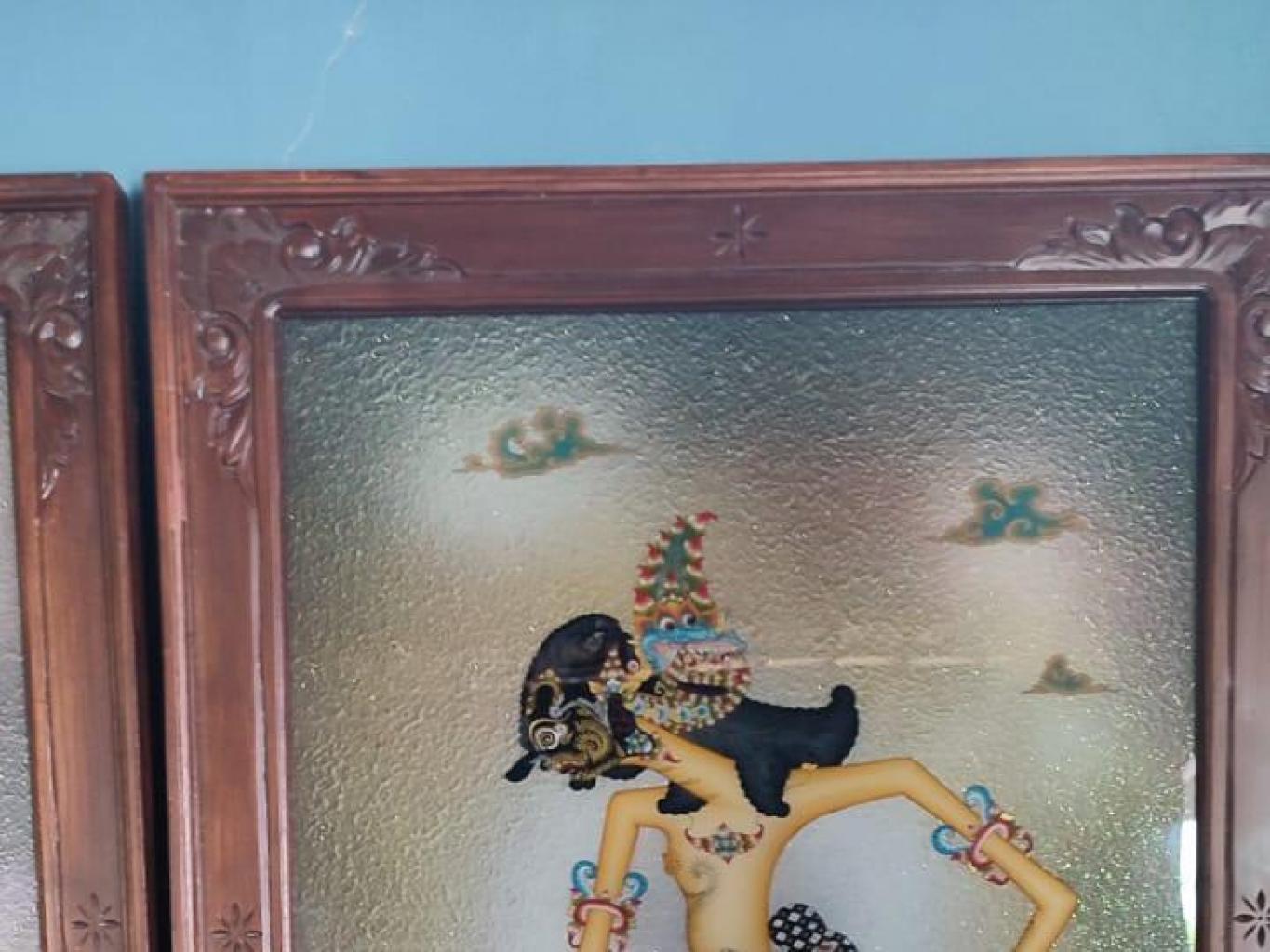 Hiasan Dinding Lukis Kaca Tema Wayang