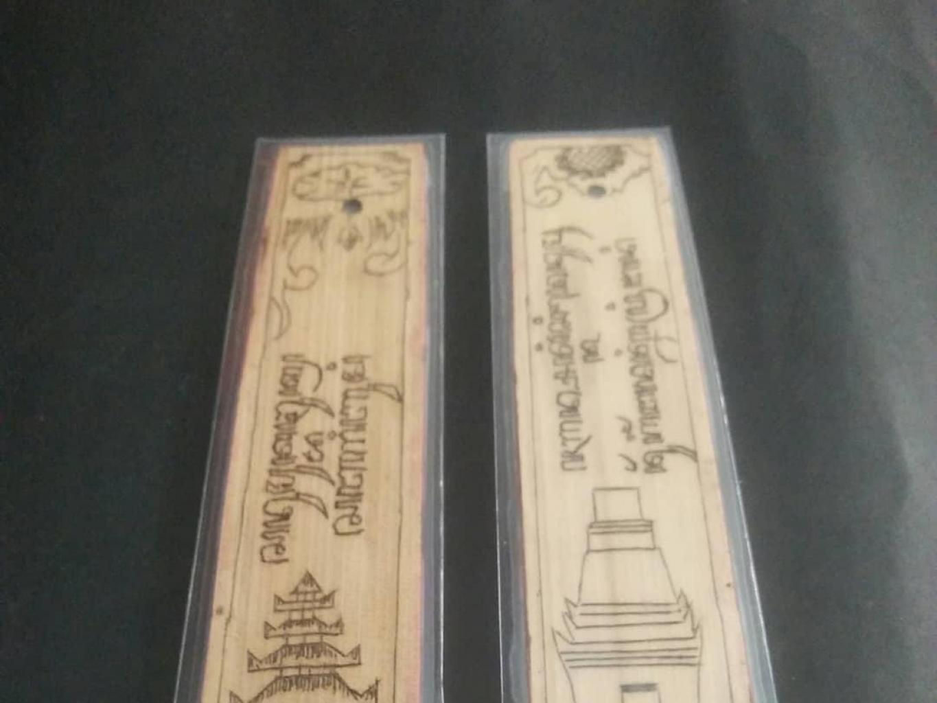 Pembatas buku dari lontar