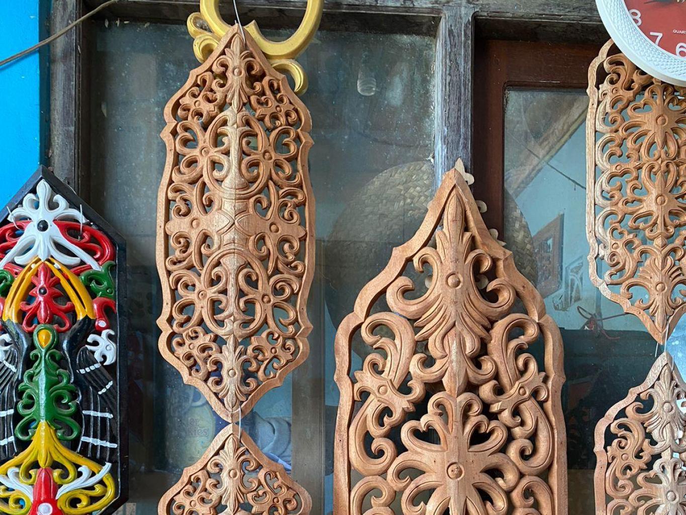 Ukiran Kayu Khas Kalimantan