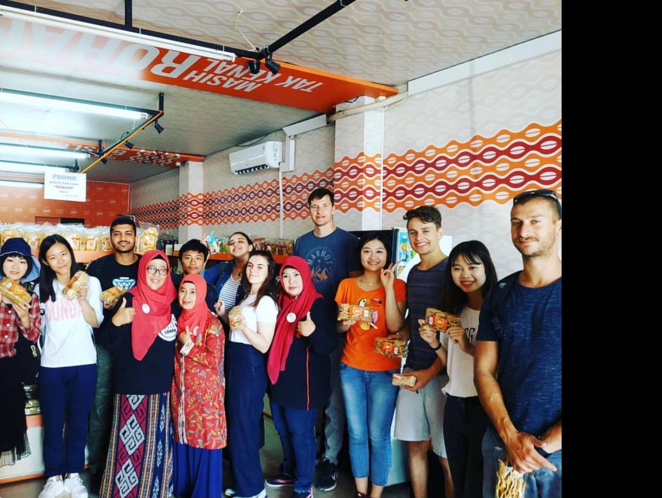 Paket wisata edukasi dari mahasiswa asing