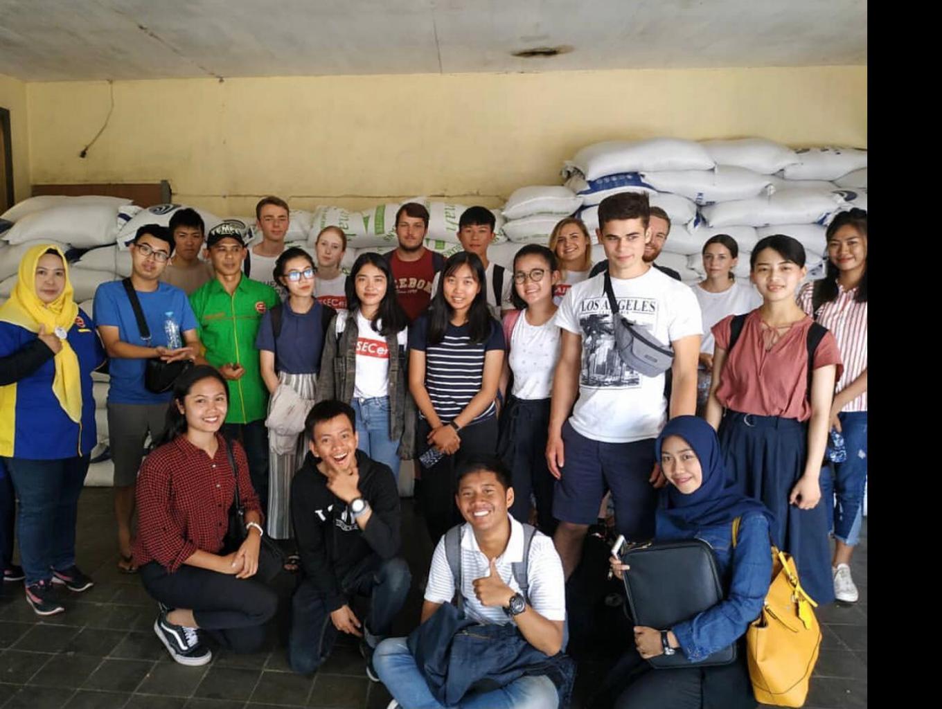 Paket wisata edukasi dari mahasiswa luar negeri