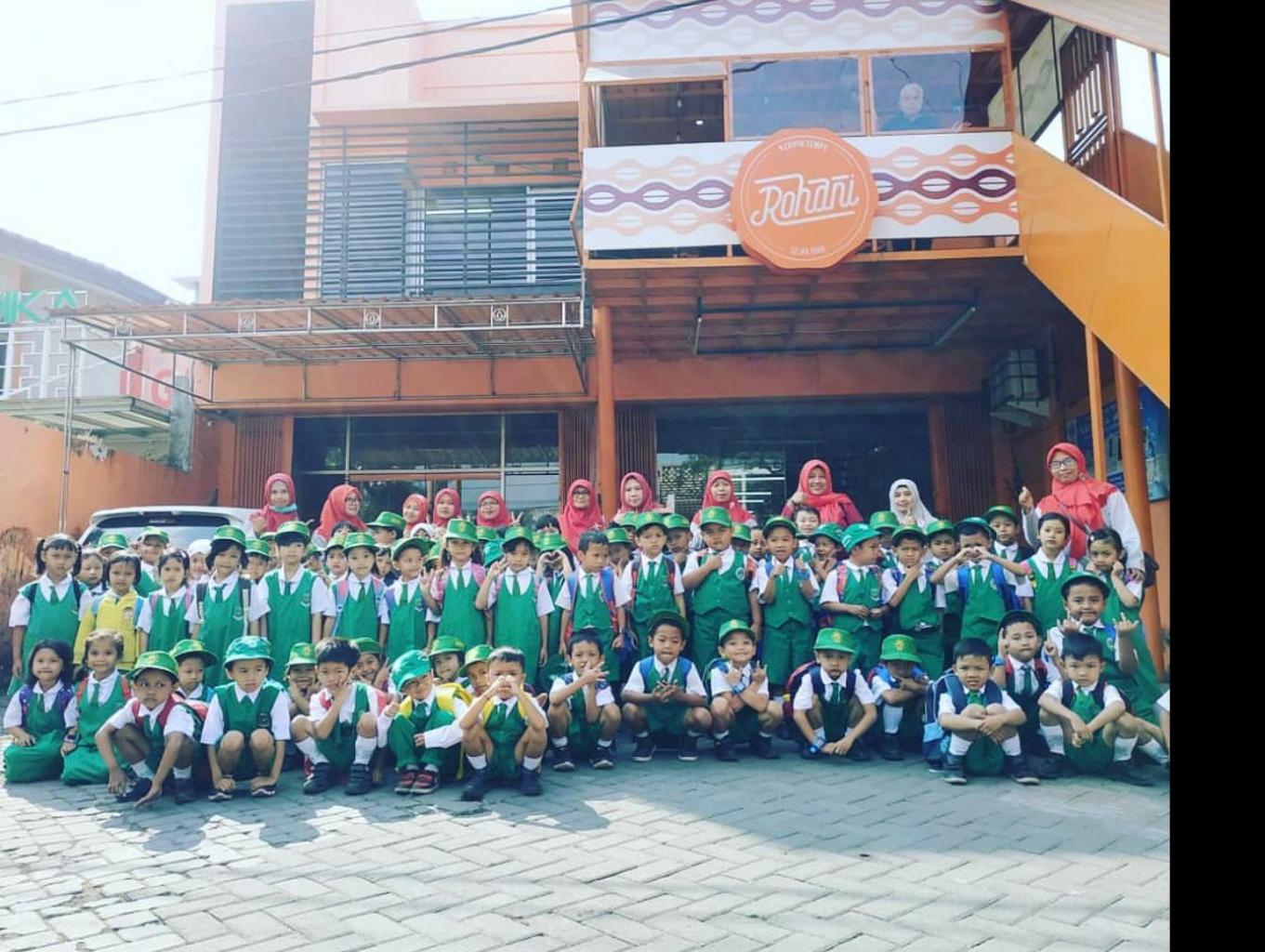 Paket wisata edukasi dari siswa TK Muslimat Ar rahman