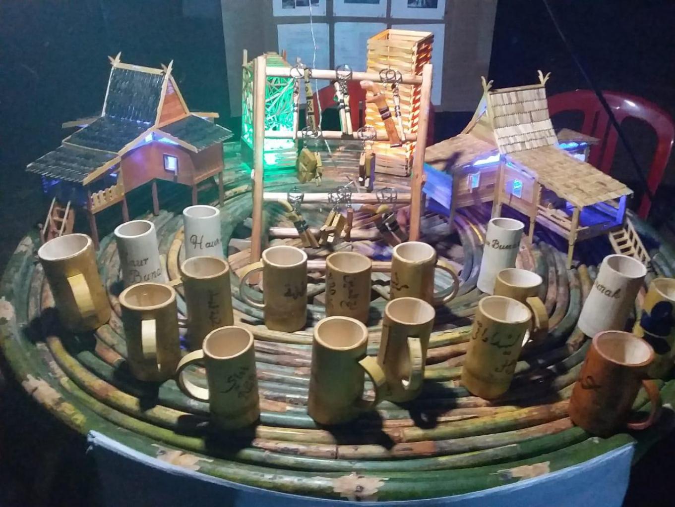 souvenir terbuat dari bahan bambu