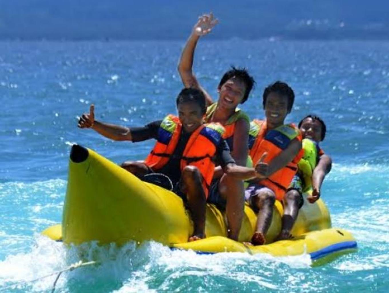 BANANA BOAT