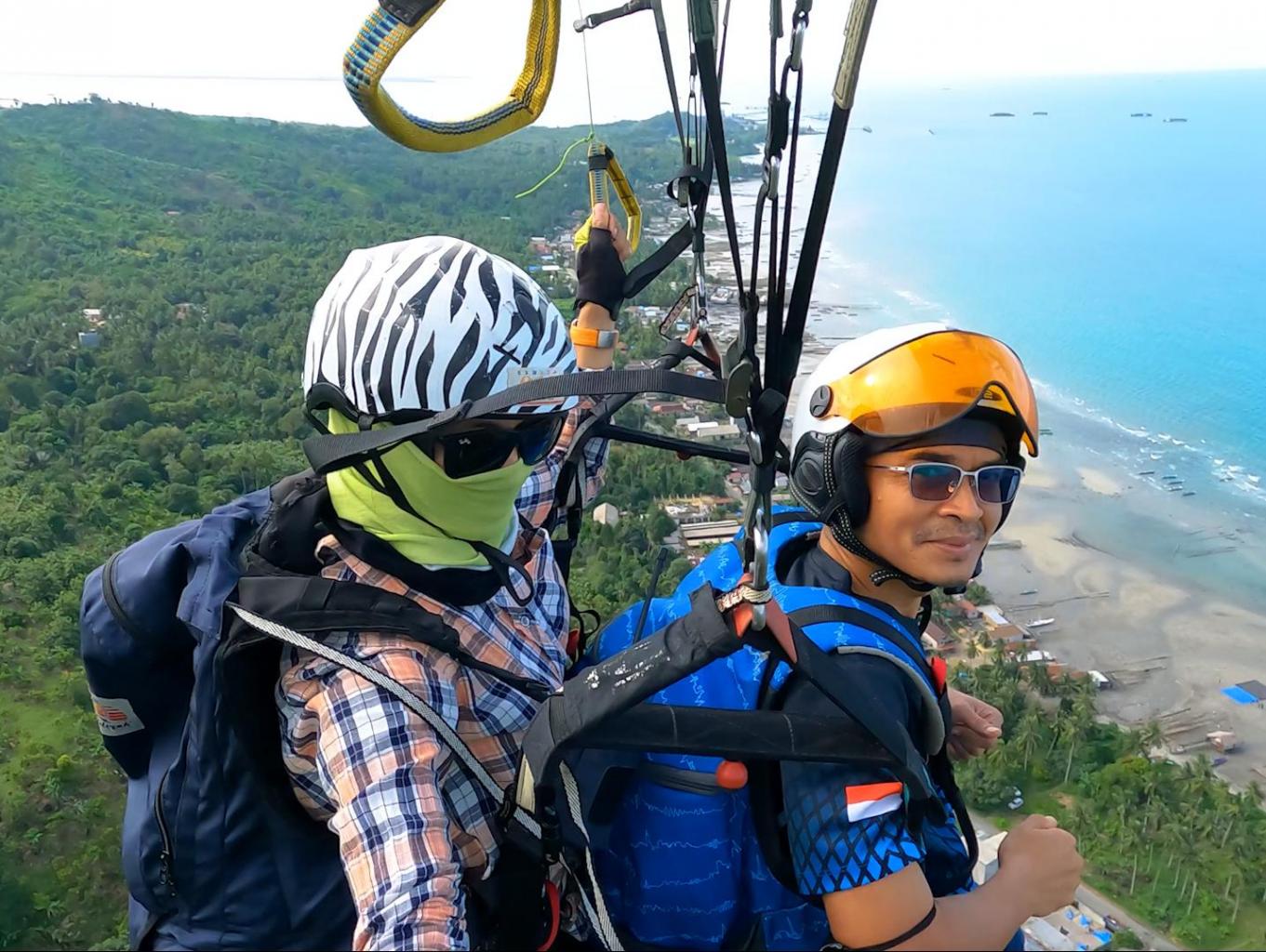 Tandem Paralayang