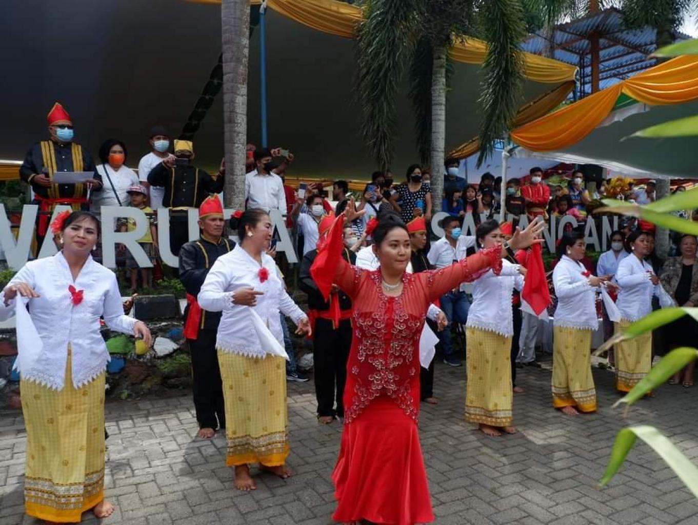 Tarian Maengket Desa  Sawangan mempunyai arti dan filosofi.