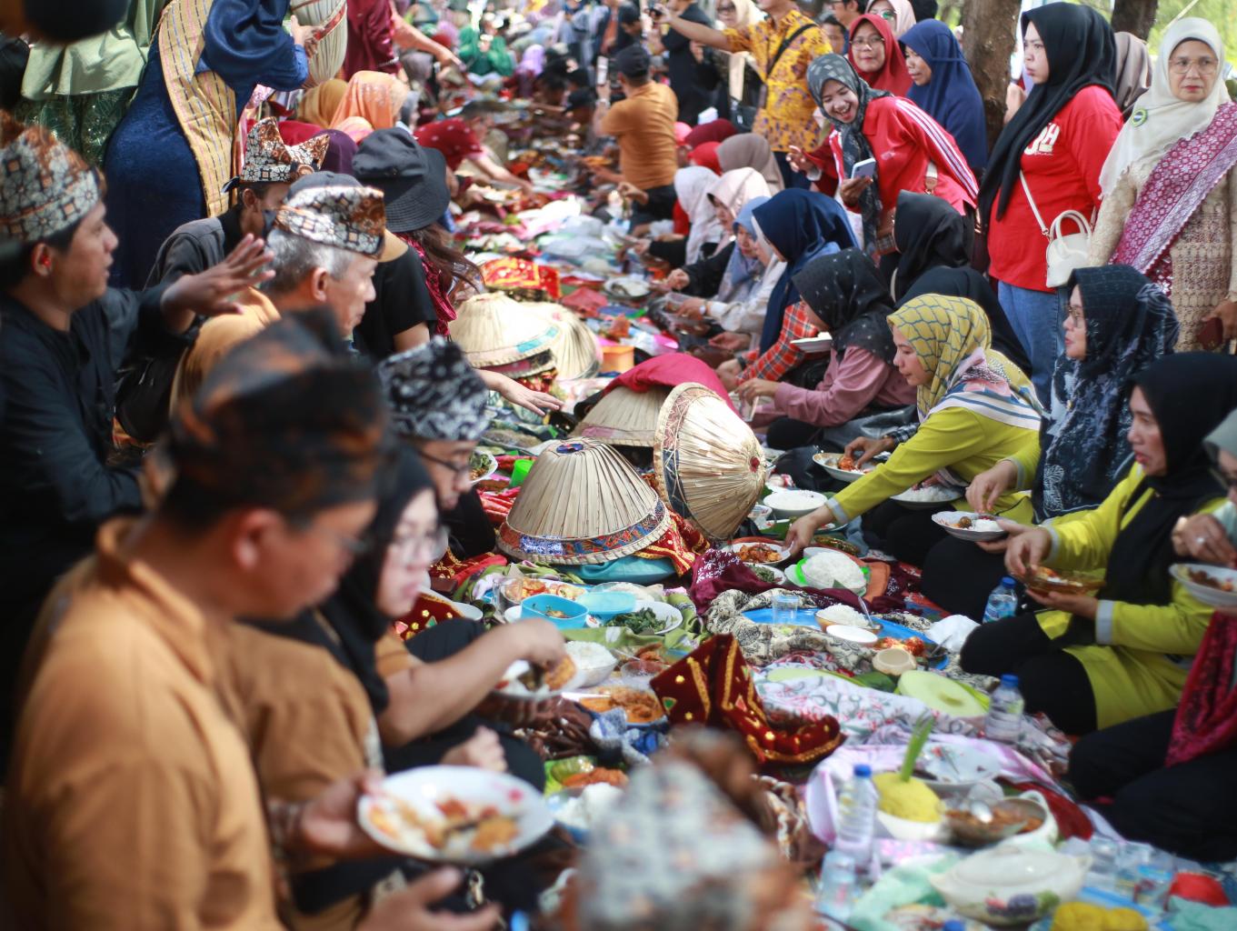 Makan Bajamba