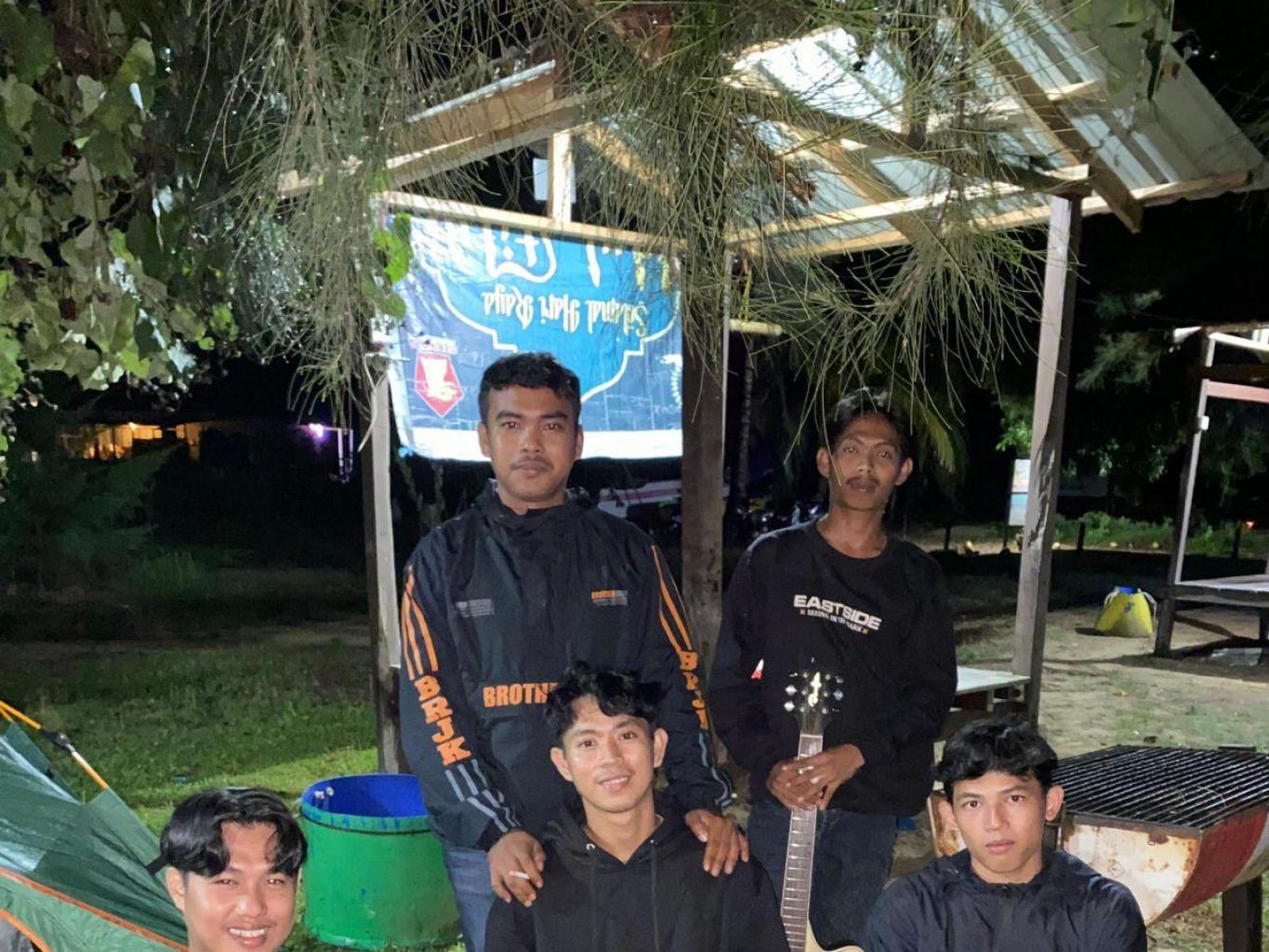 Camping Di Pantai Wisata Kayu Angin