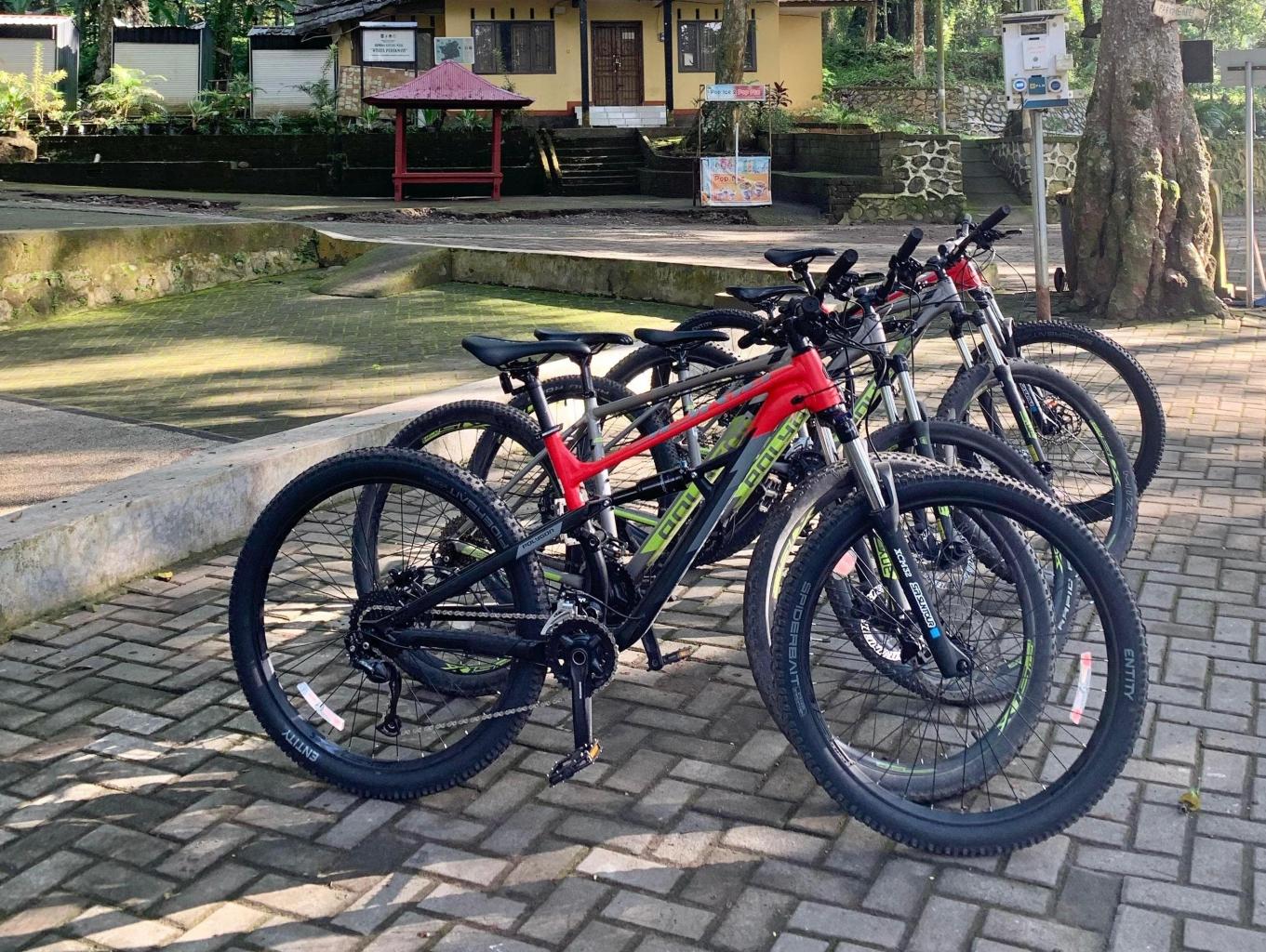 Bersepeda di Desa Sesaot