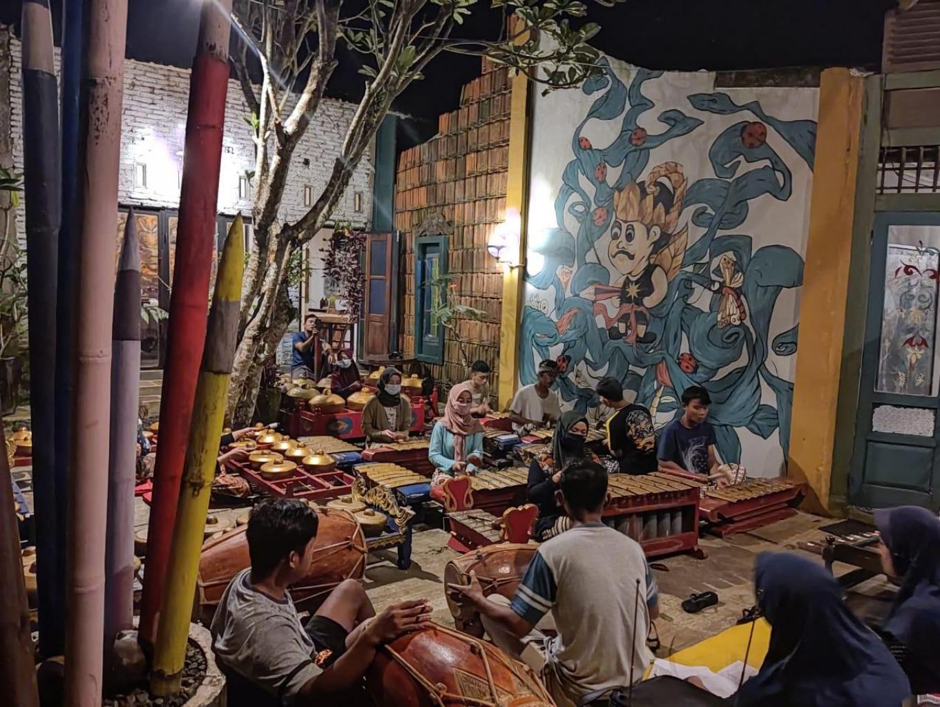 Cartoon Village Sidareja
