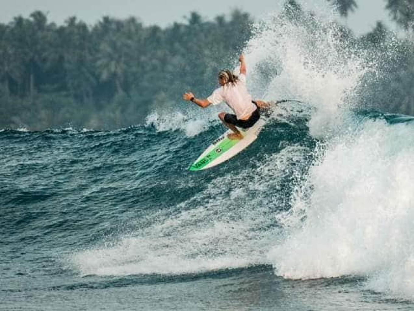 Wisata Surfing