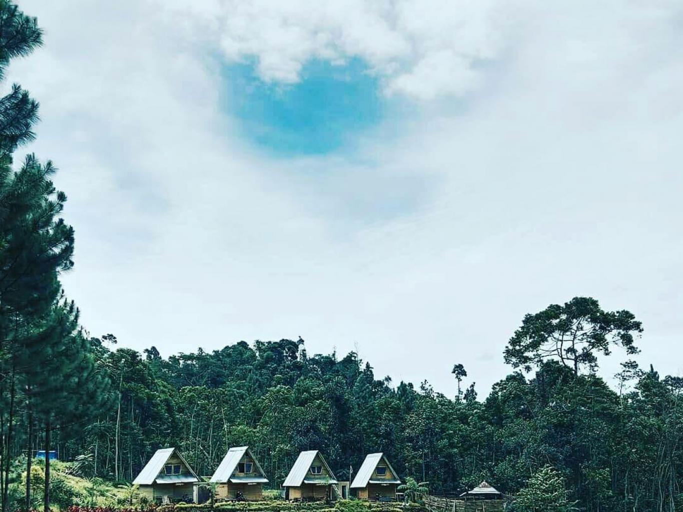 Villa Bambu Wisata Lembah Rembulan