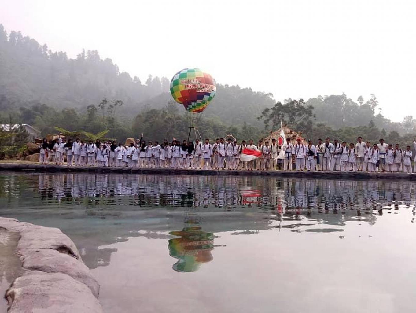 Kolam Renang Lembah Rembulan