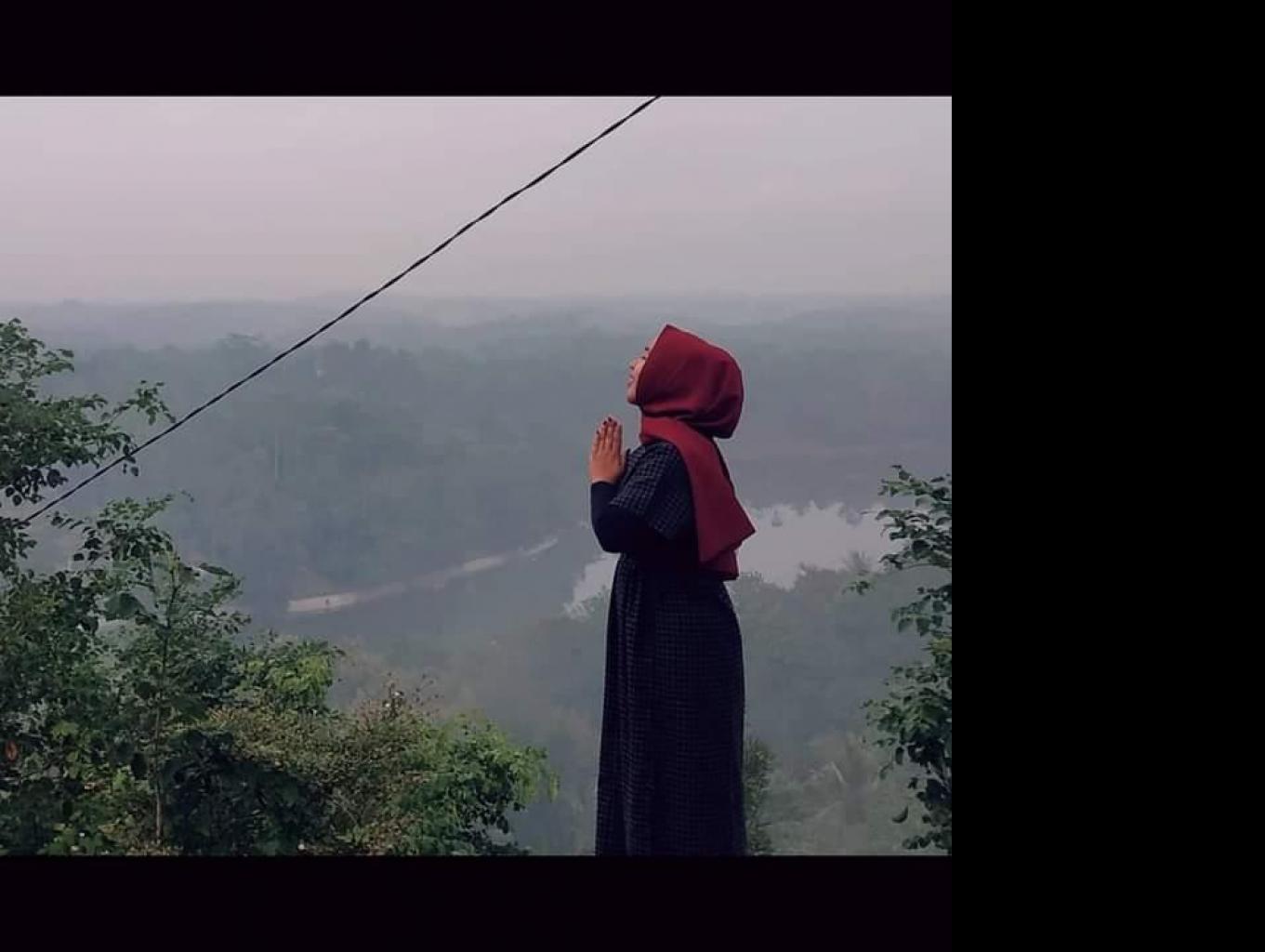 Mengejar Sunrise Di Puncak Tabura Pujorahayu