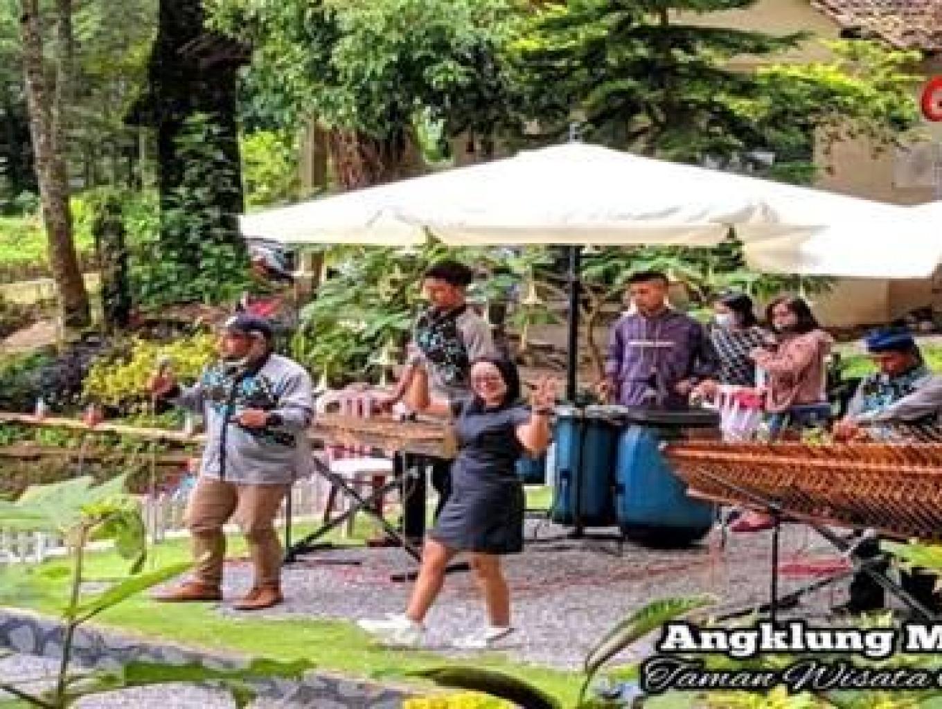 Atraksi Angklung Genilangit