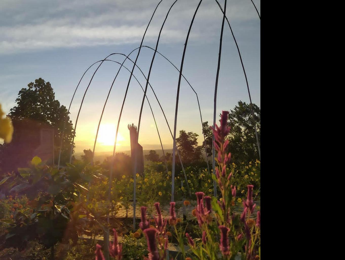 Menikmati Sunset Di Puncak Tabura