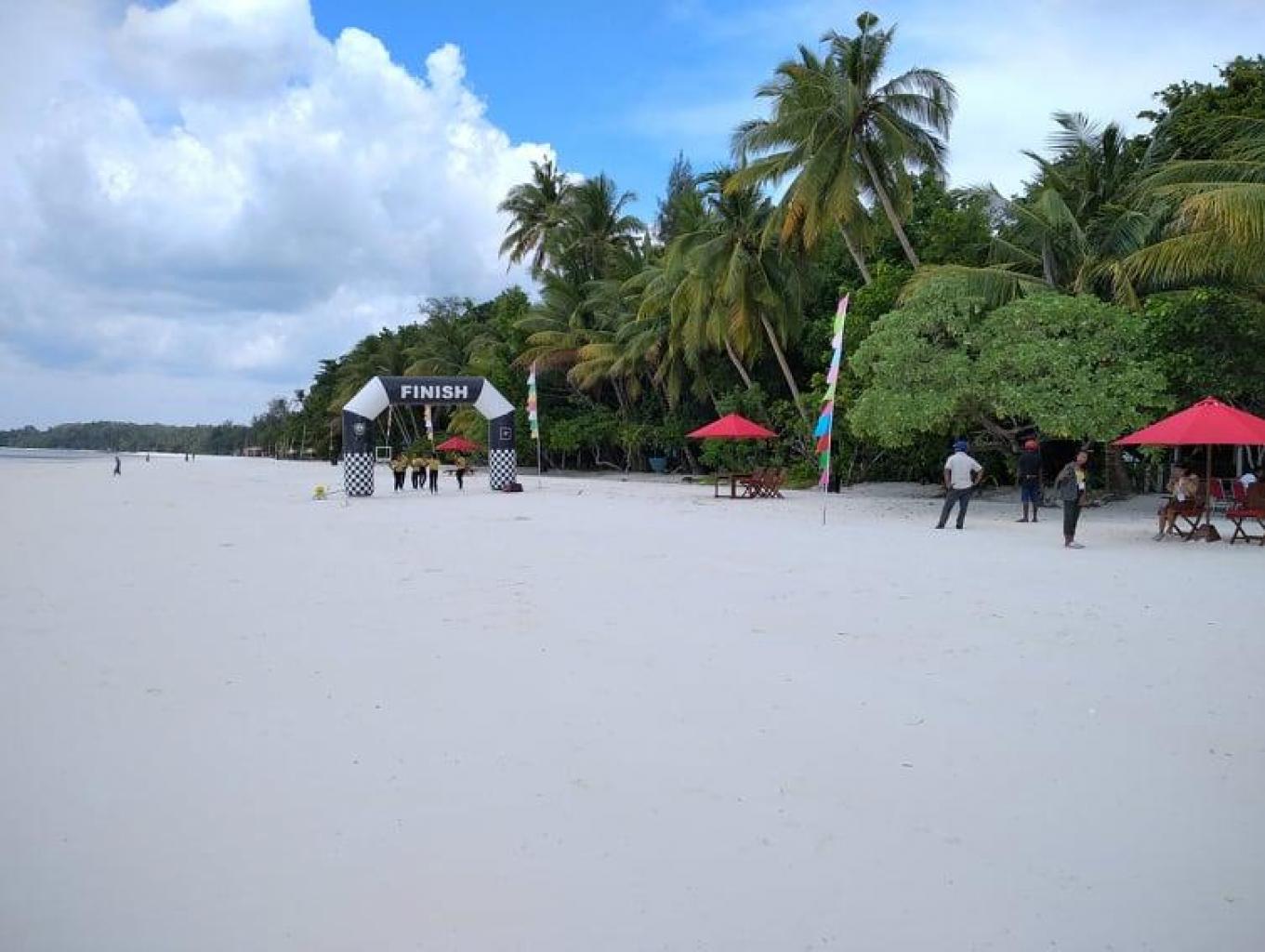Pantai Ngurbloat ( Pantai Pasir Putih Terhalus Di Dunia )