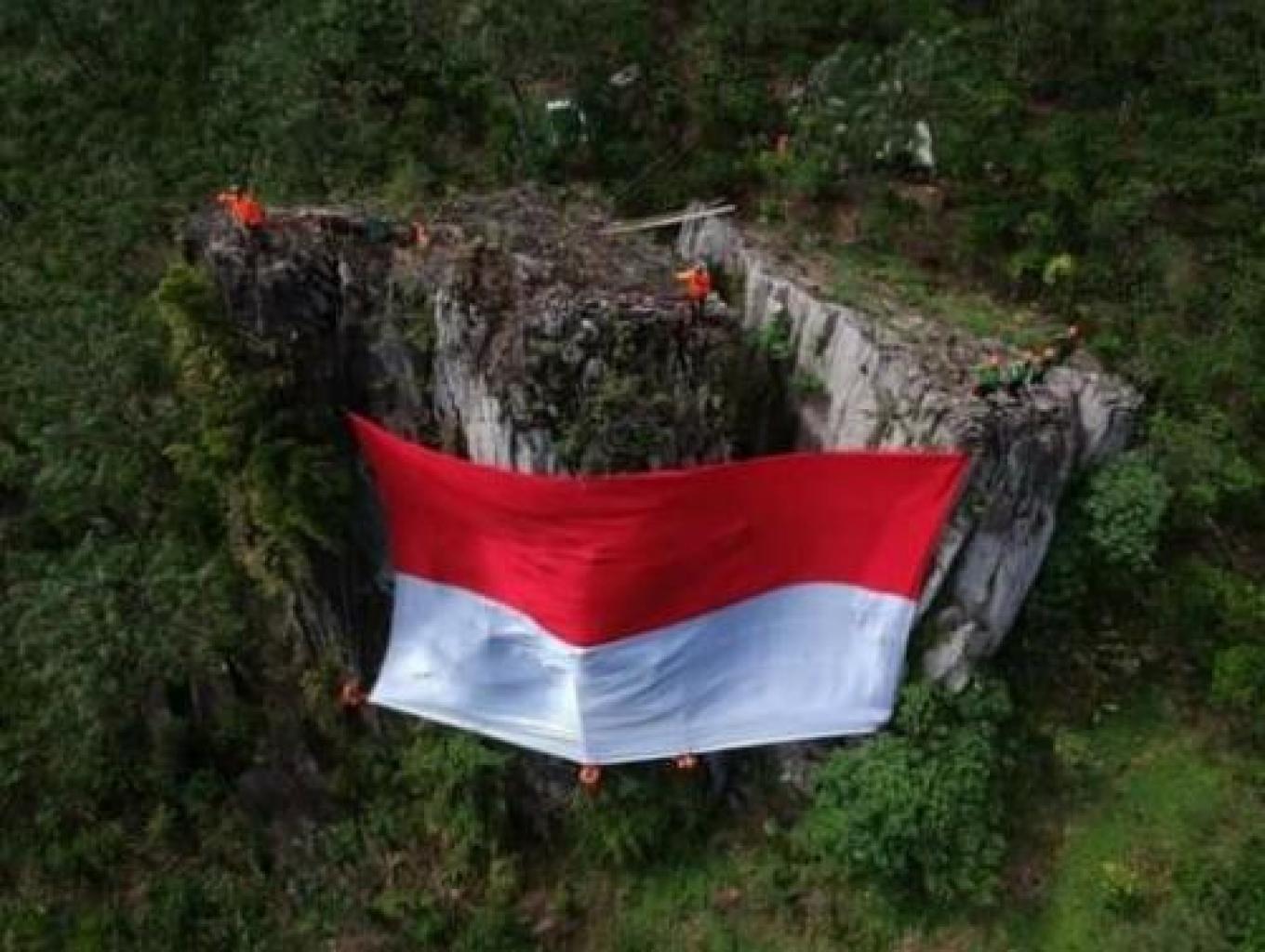 Tracking & Climbing Ke Tebing Bukit Endu