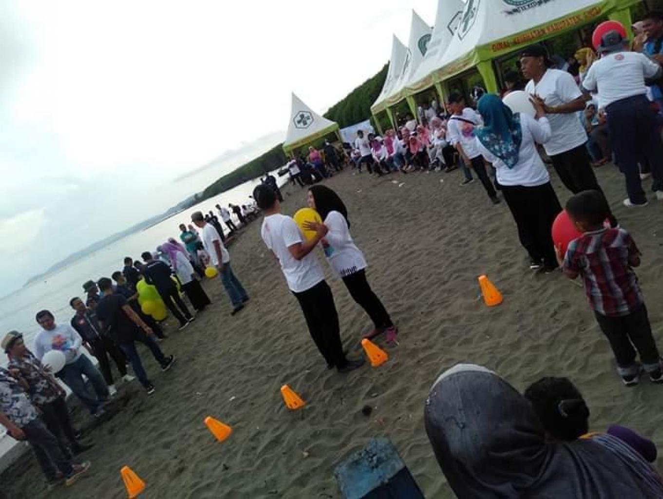 Lomba Memecahkan Balon