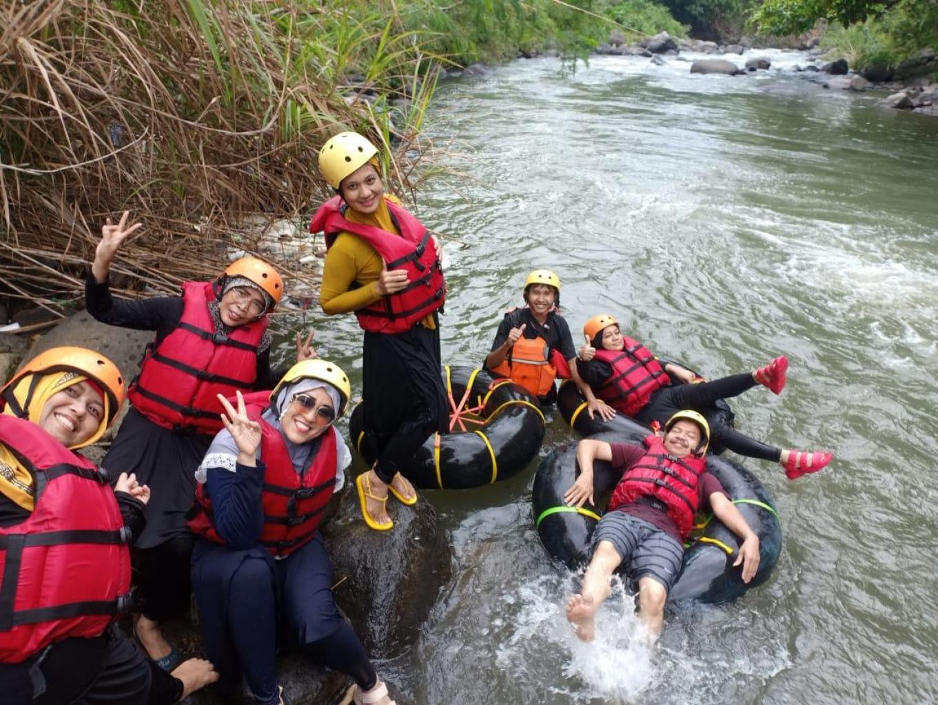 Tubing Dan Arum Jeram