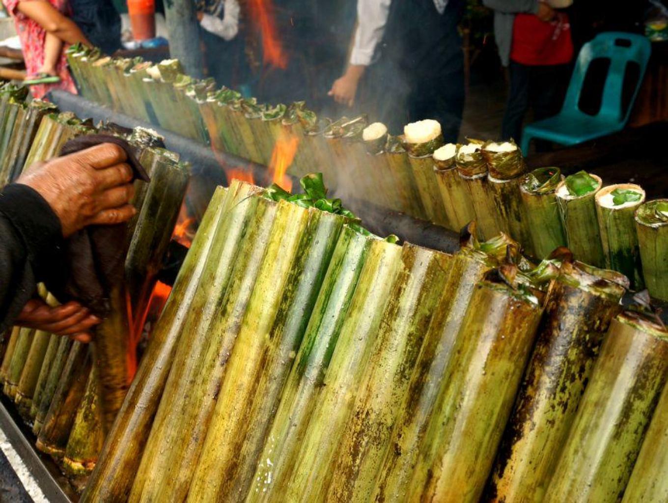 Wisata Kuliner Belajar Membuat Lemang Padi Pulut