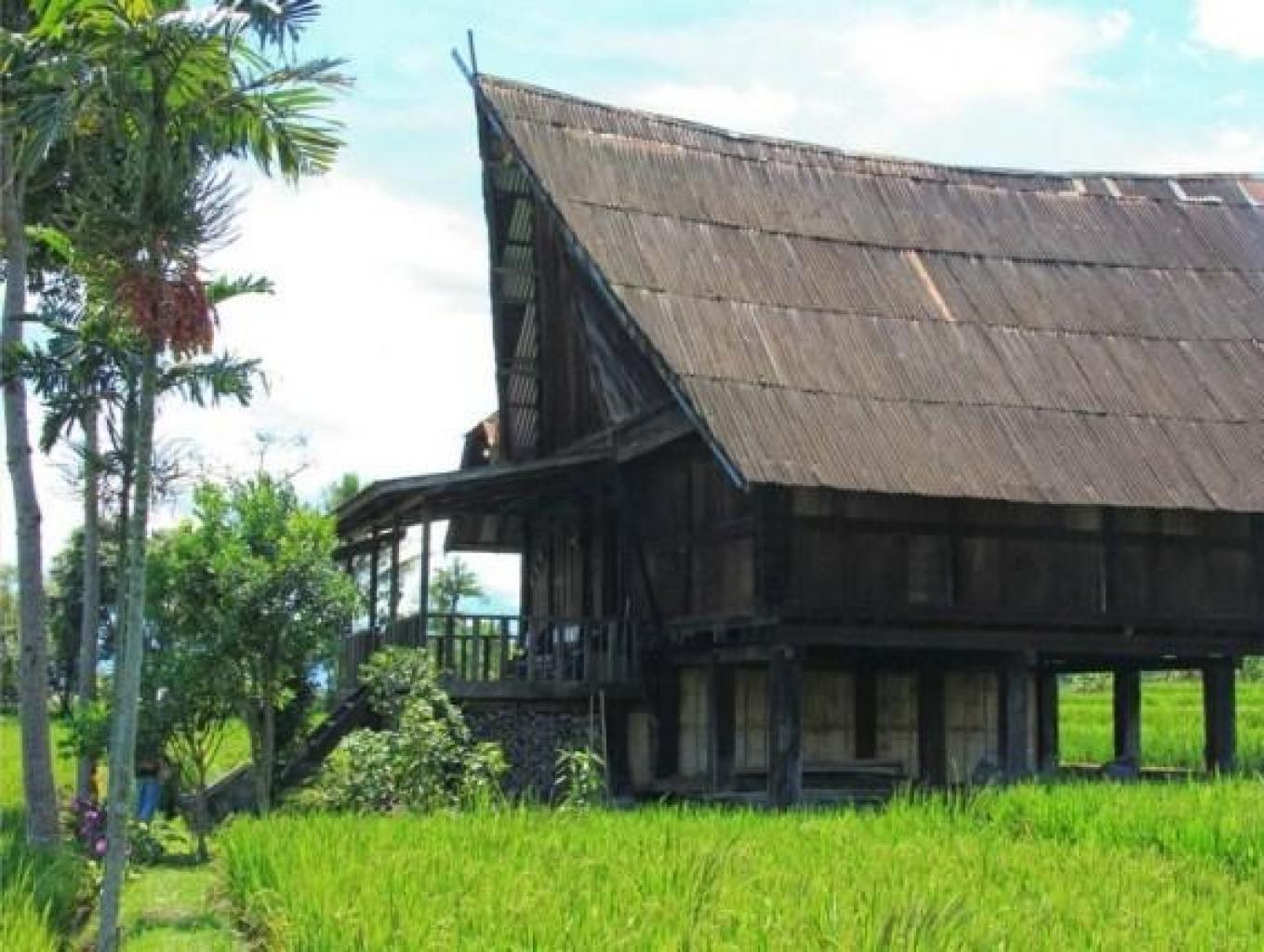 Rumah Baghi Atau Rumah Adat