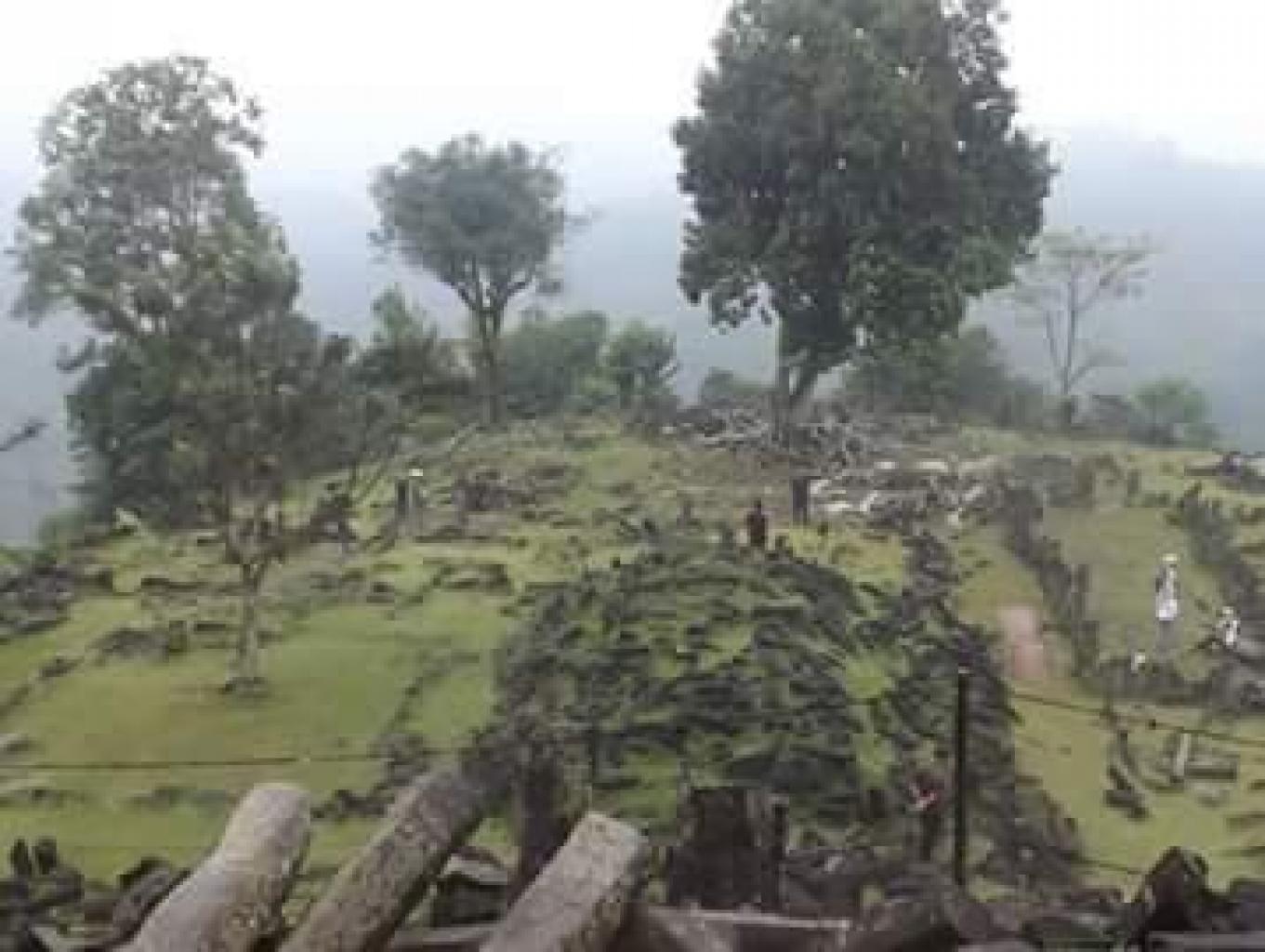 Wisata Sejarah Situs Gunung Padang