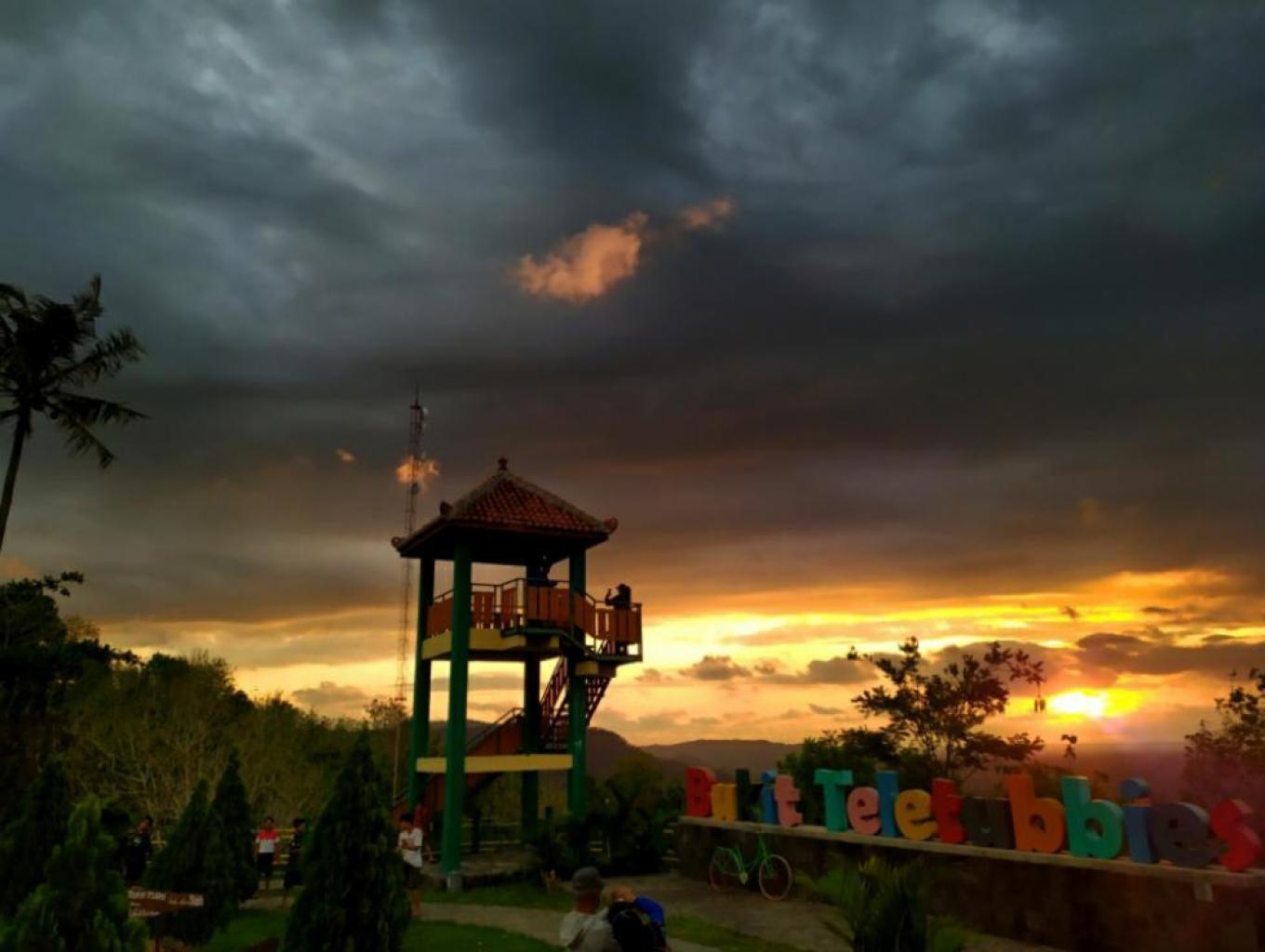 Sunset Bukit Teletubies