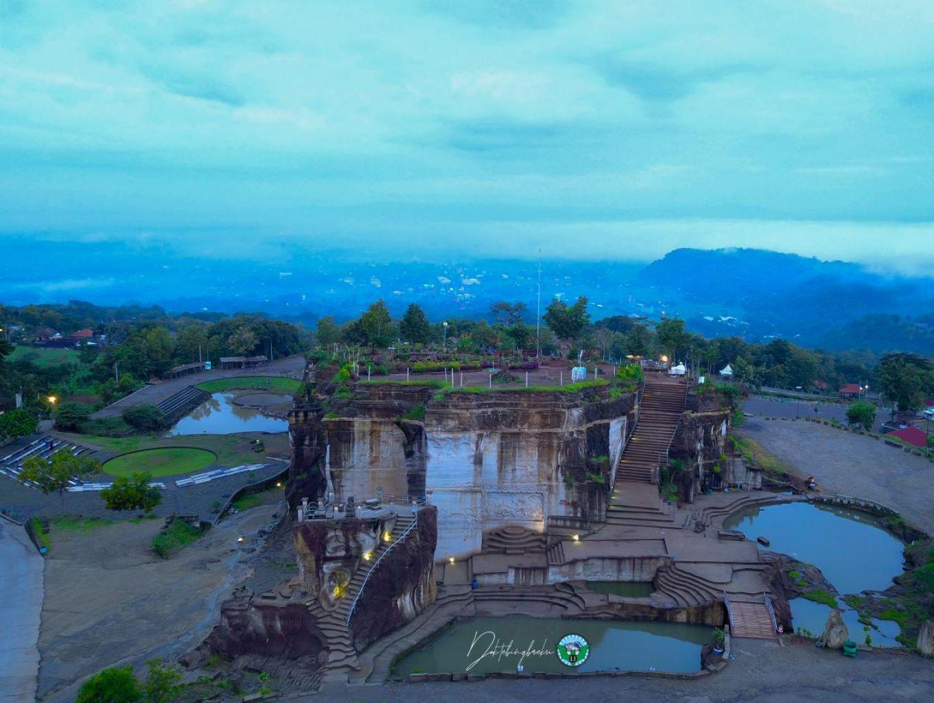 Wisata Alam Tebing Breksi