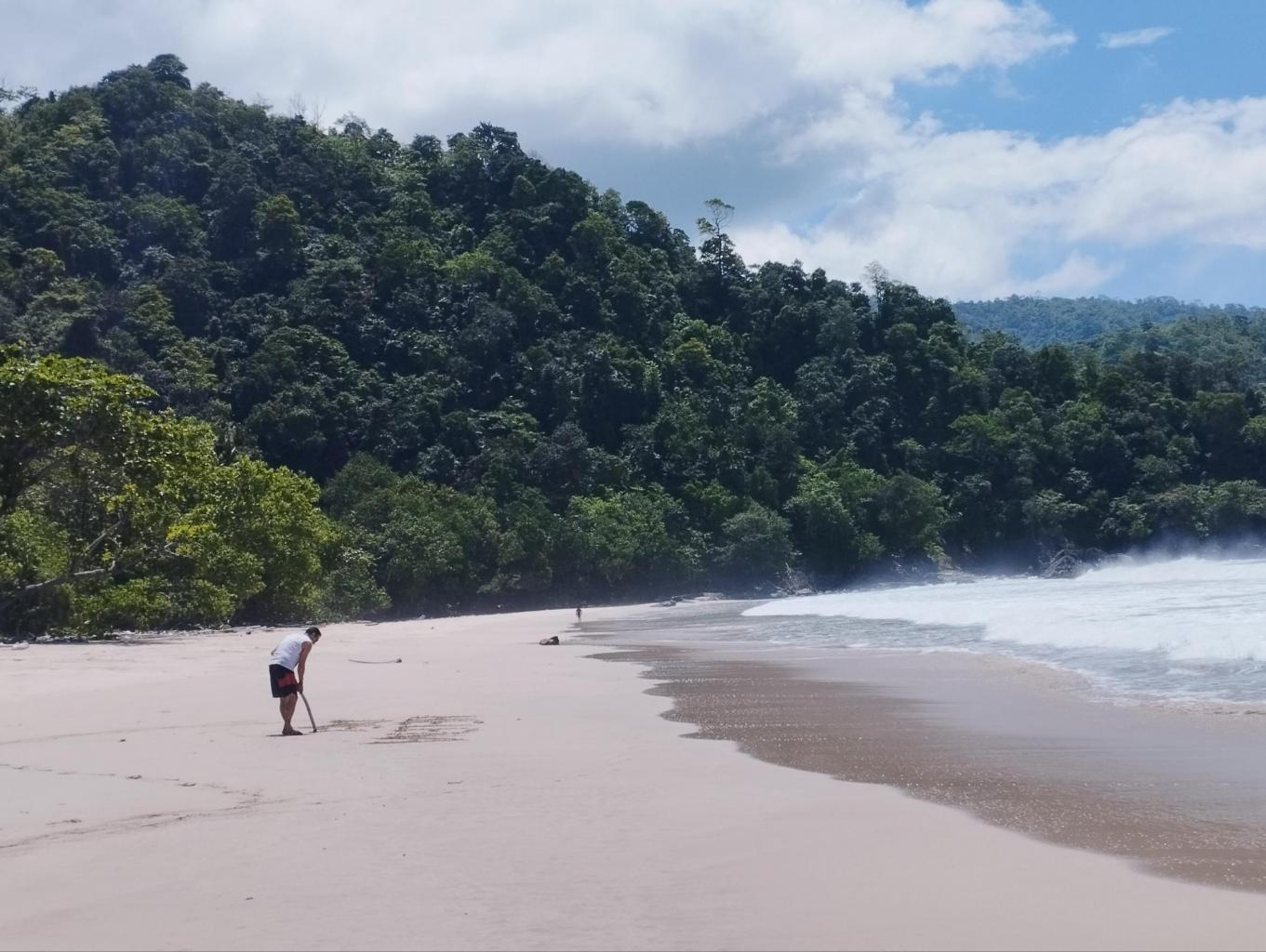 Wisata Pantai Pasir Putih