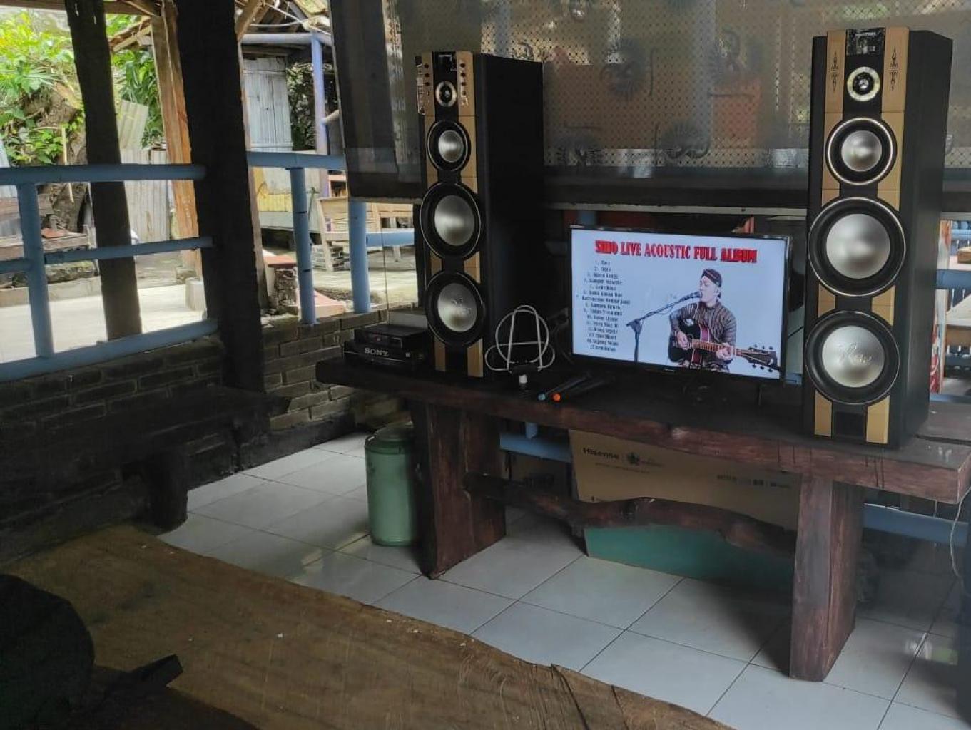 Tempat Rapat, Makrab, Dan Karaoke