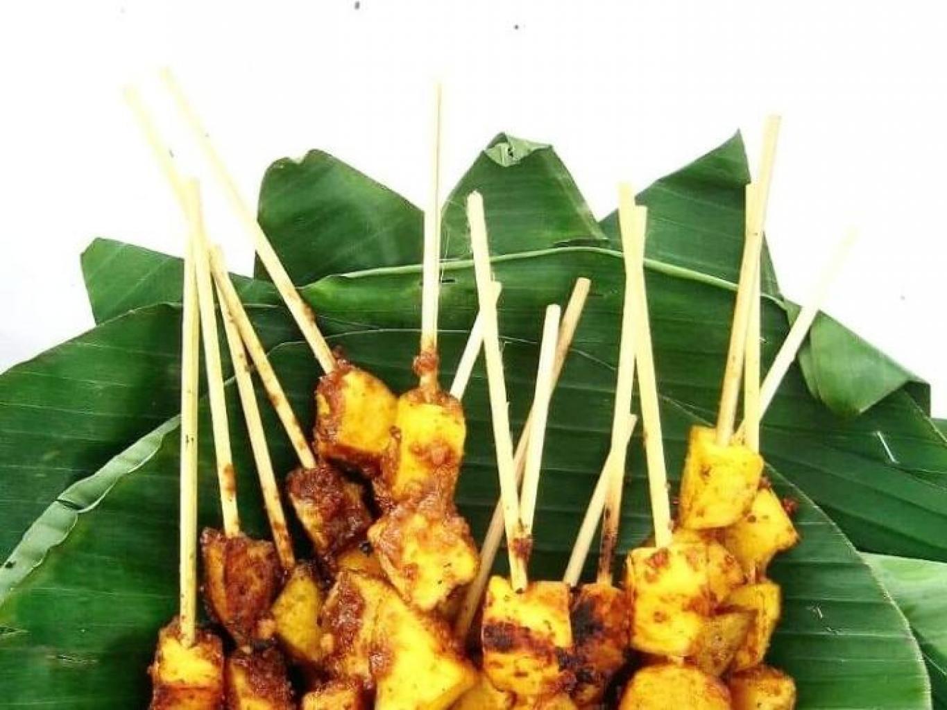 Sate Telo Makanan Khas Dewa Bronto