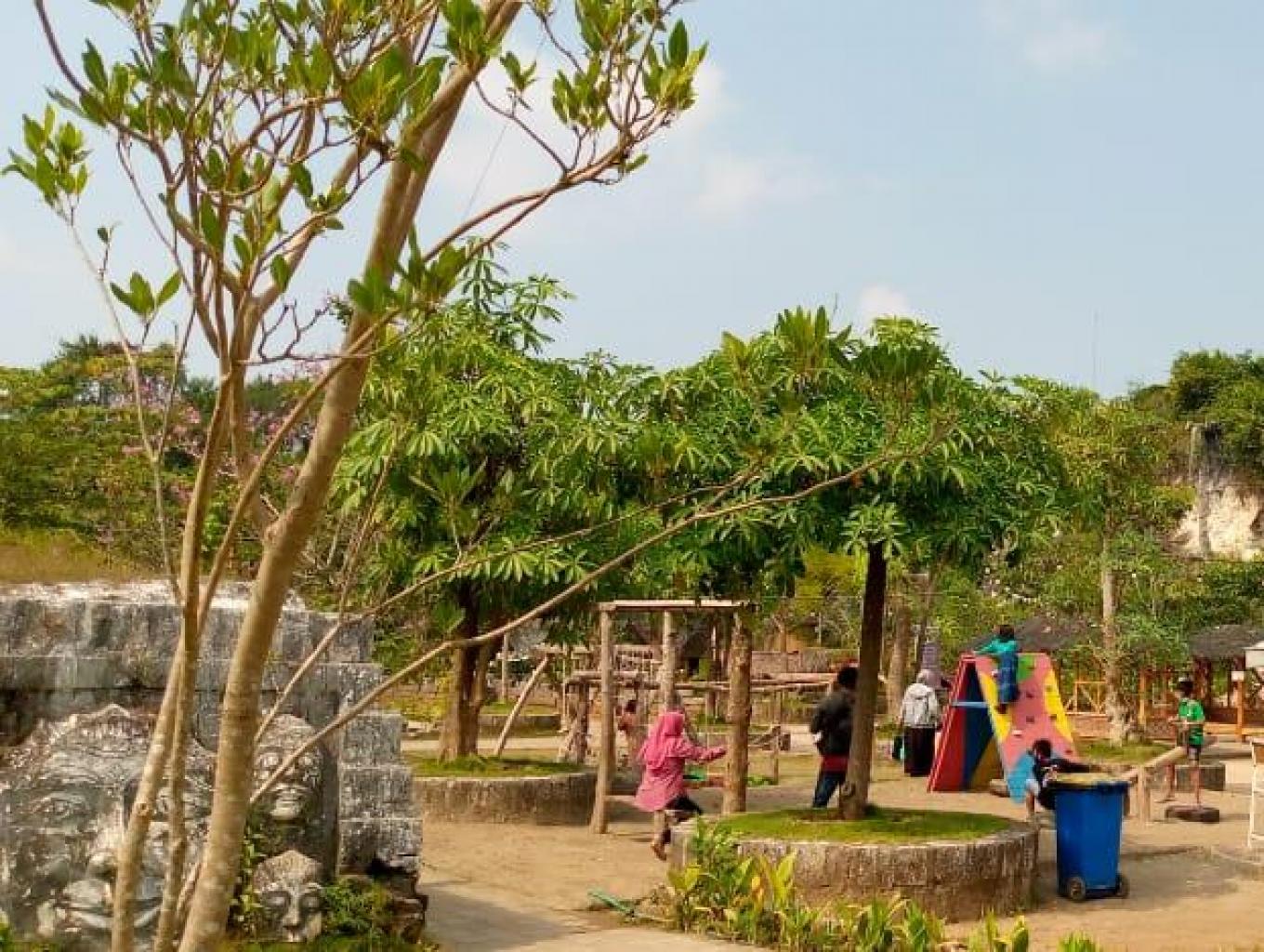 Bermain Pasir