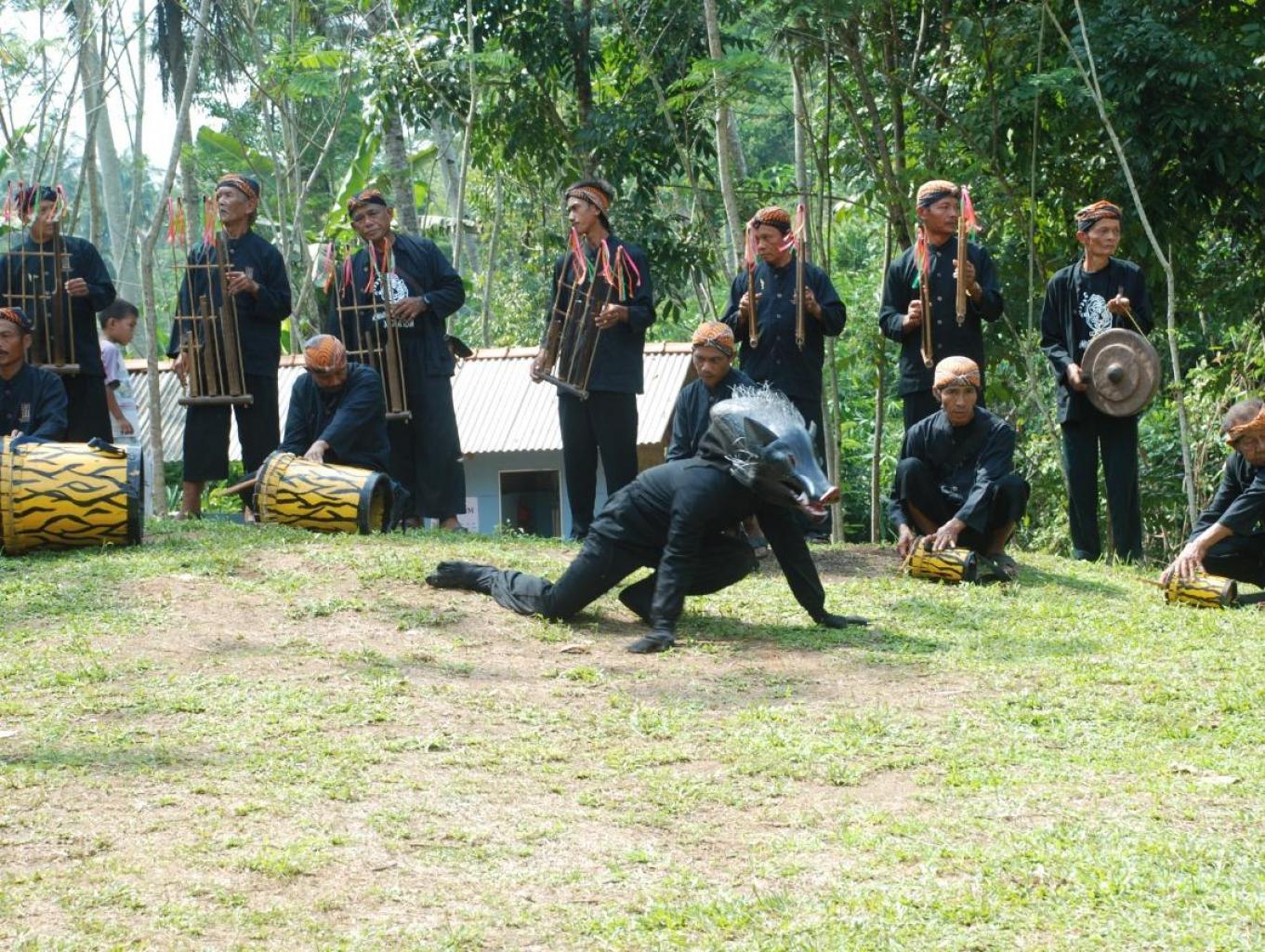 Seni Badud dan Angklung