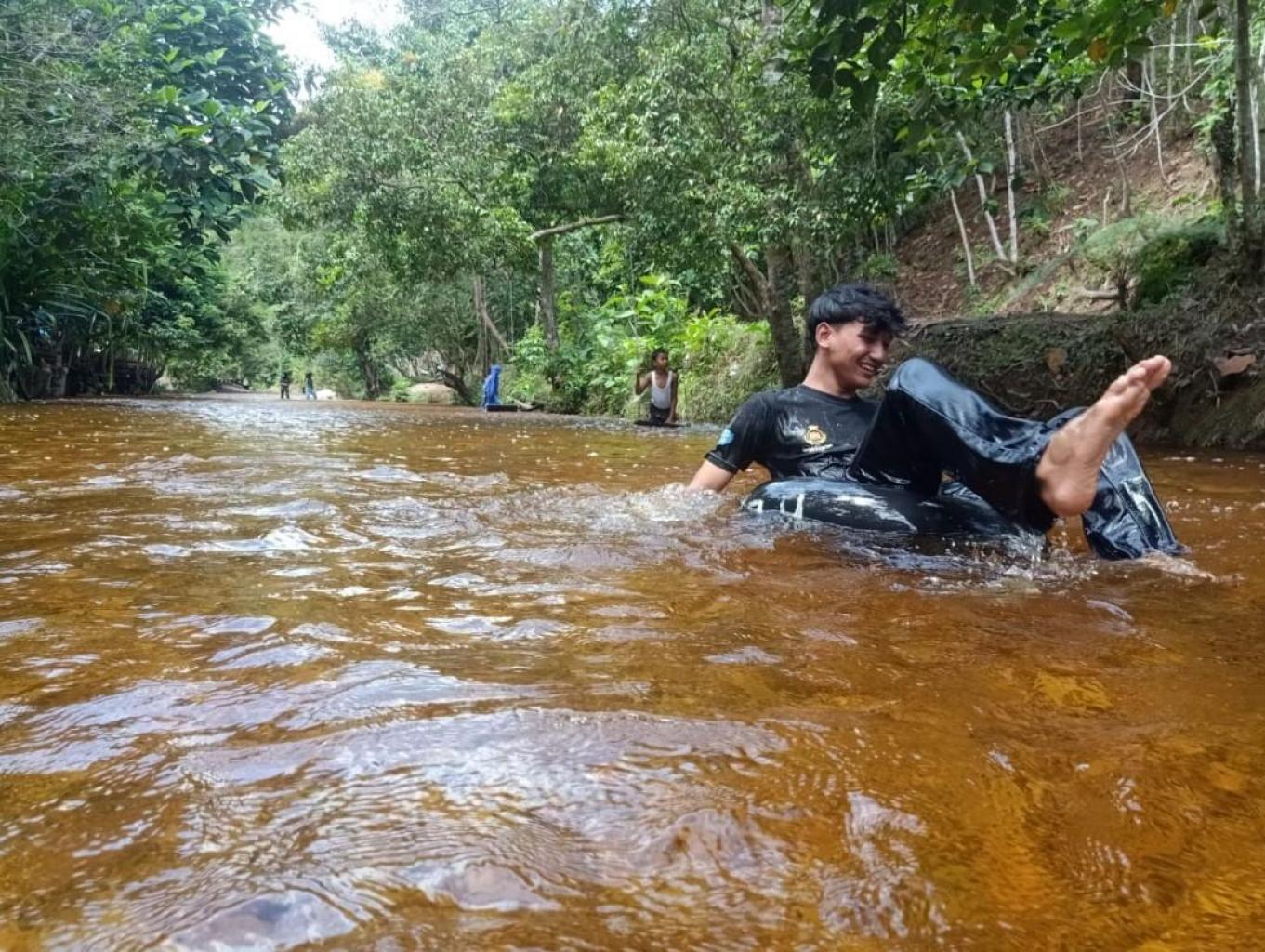 Susur Sungai Dan Tubing