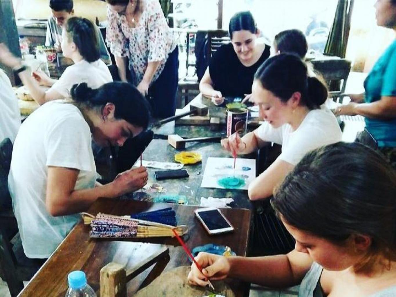 Edukasi Tatah Sungging Kulit (pembuatan Wayang Kulit)