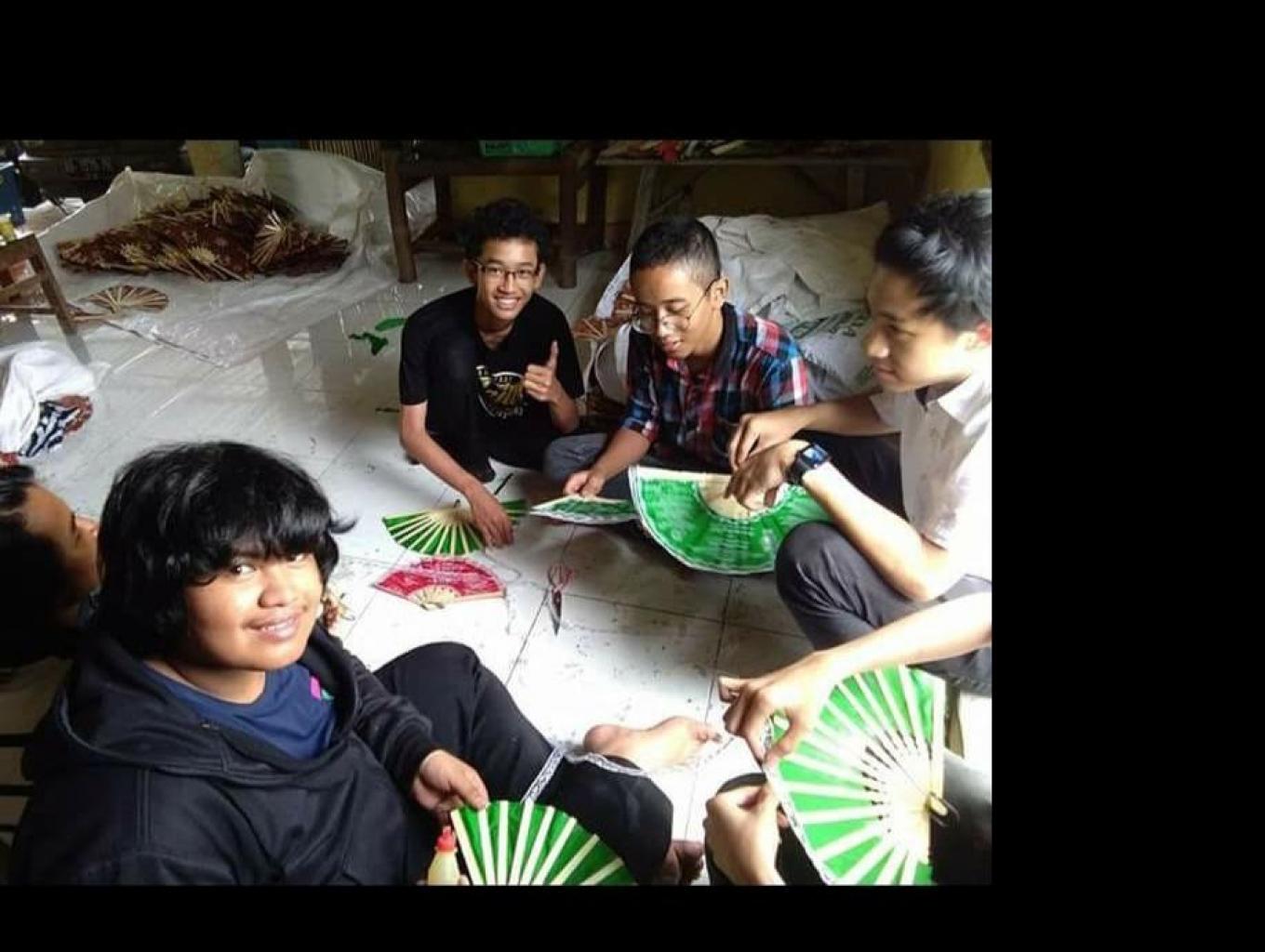 Edukasi Pembuatan Kipas Bambu