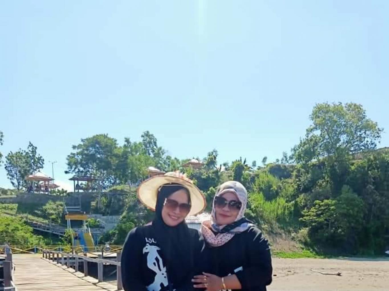 Dermaga Pantai Bulokkong